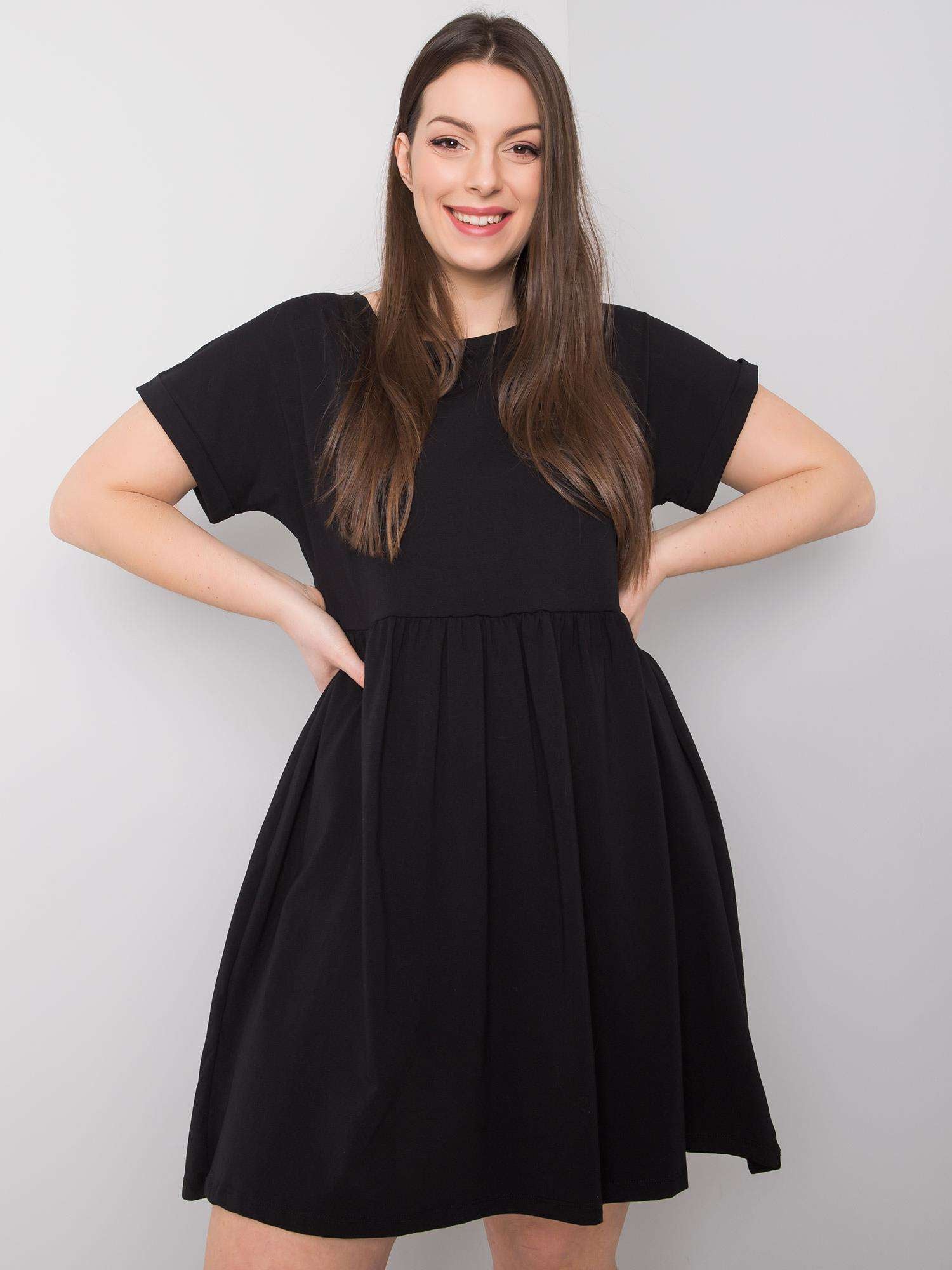 Czarna sukienka plus size z bawełny