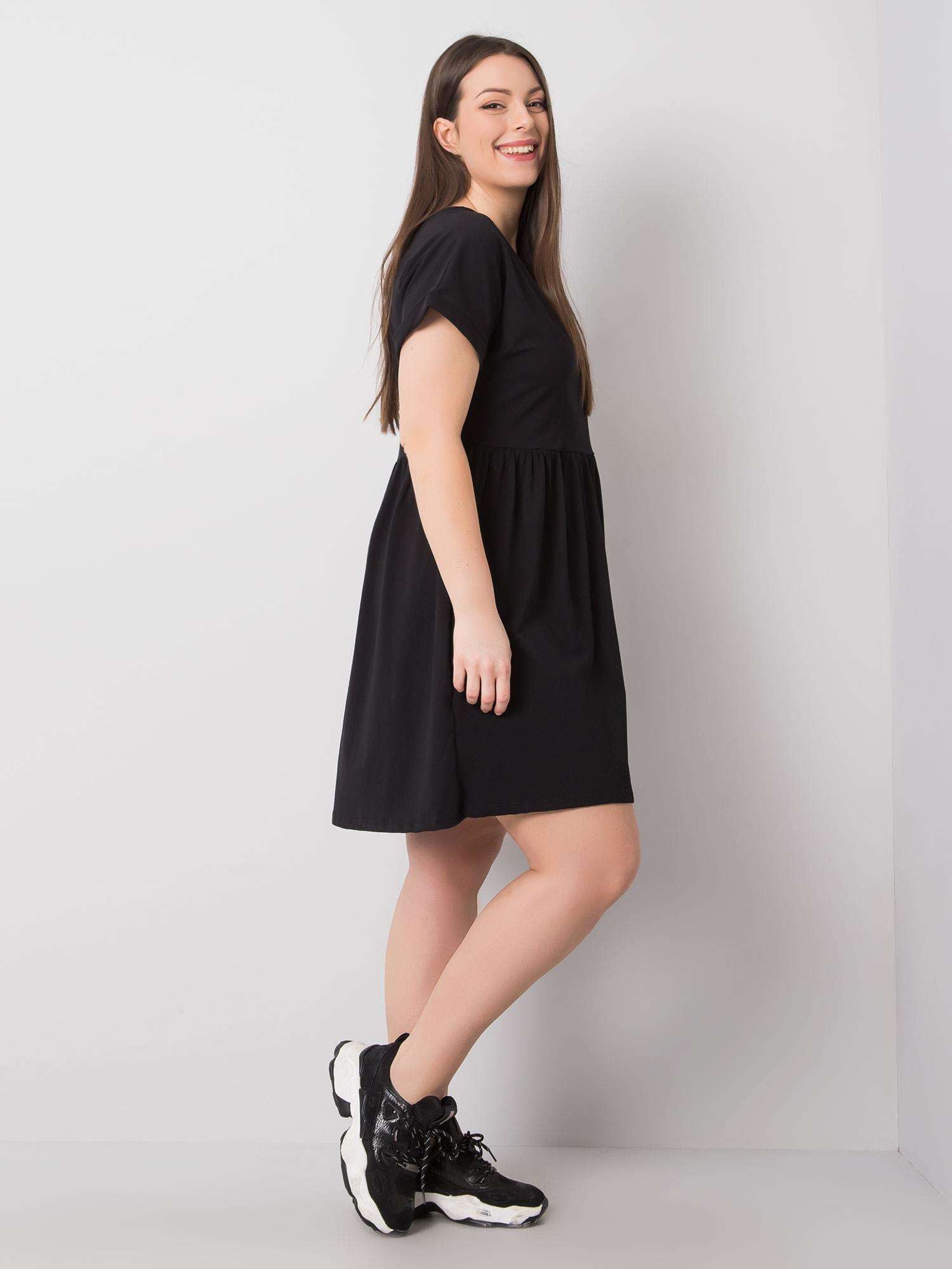 Czarna sukienka plus size z bawełny