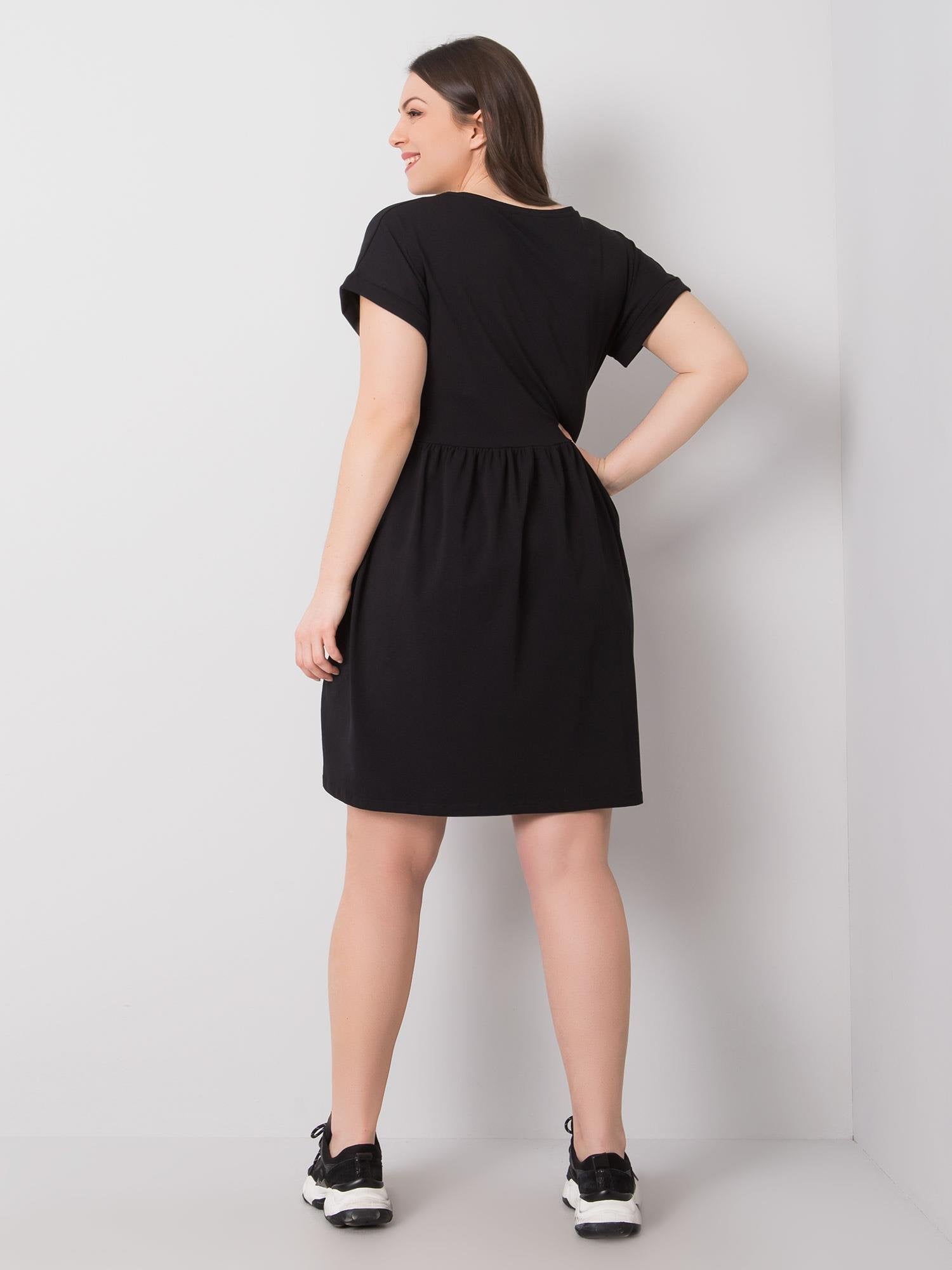 Czarna sukienka plus size z bawełny