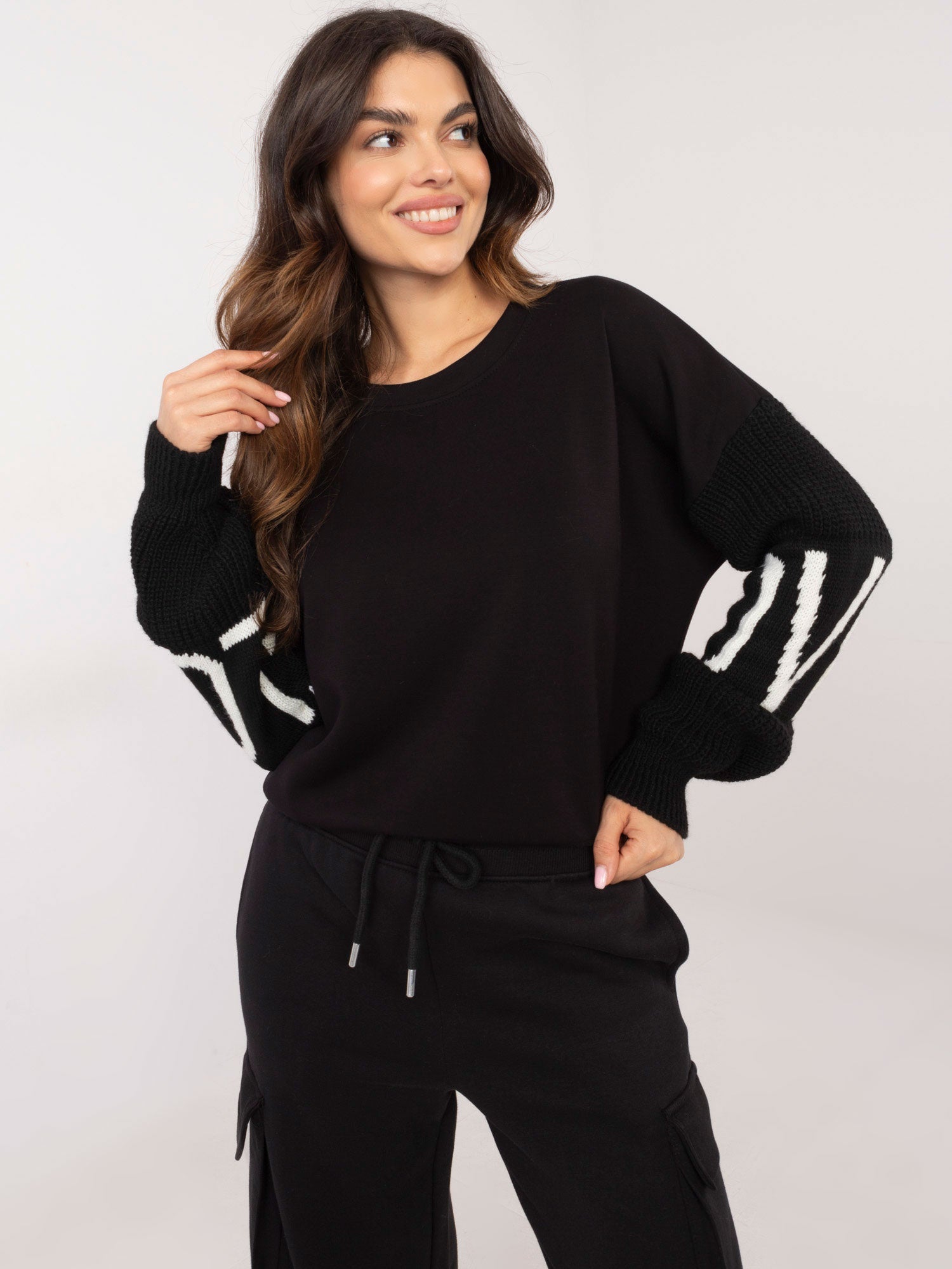 Czarna bluza bez kaptura o kroju oversize