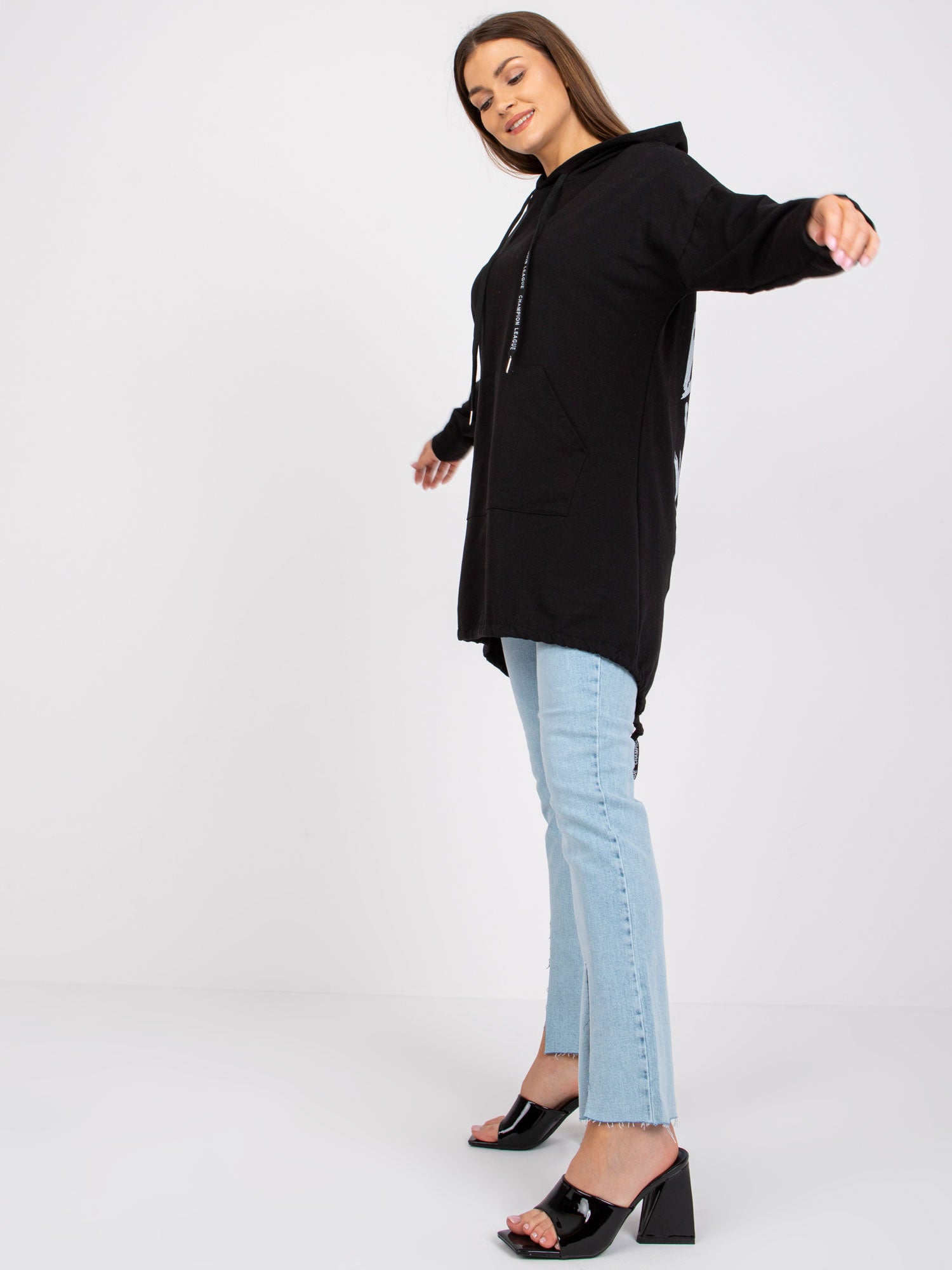 Czarna bluza z printem na plecach