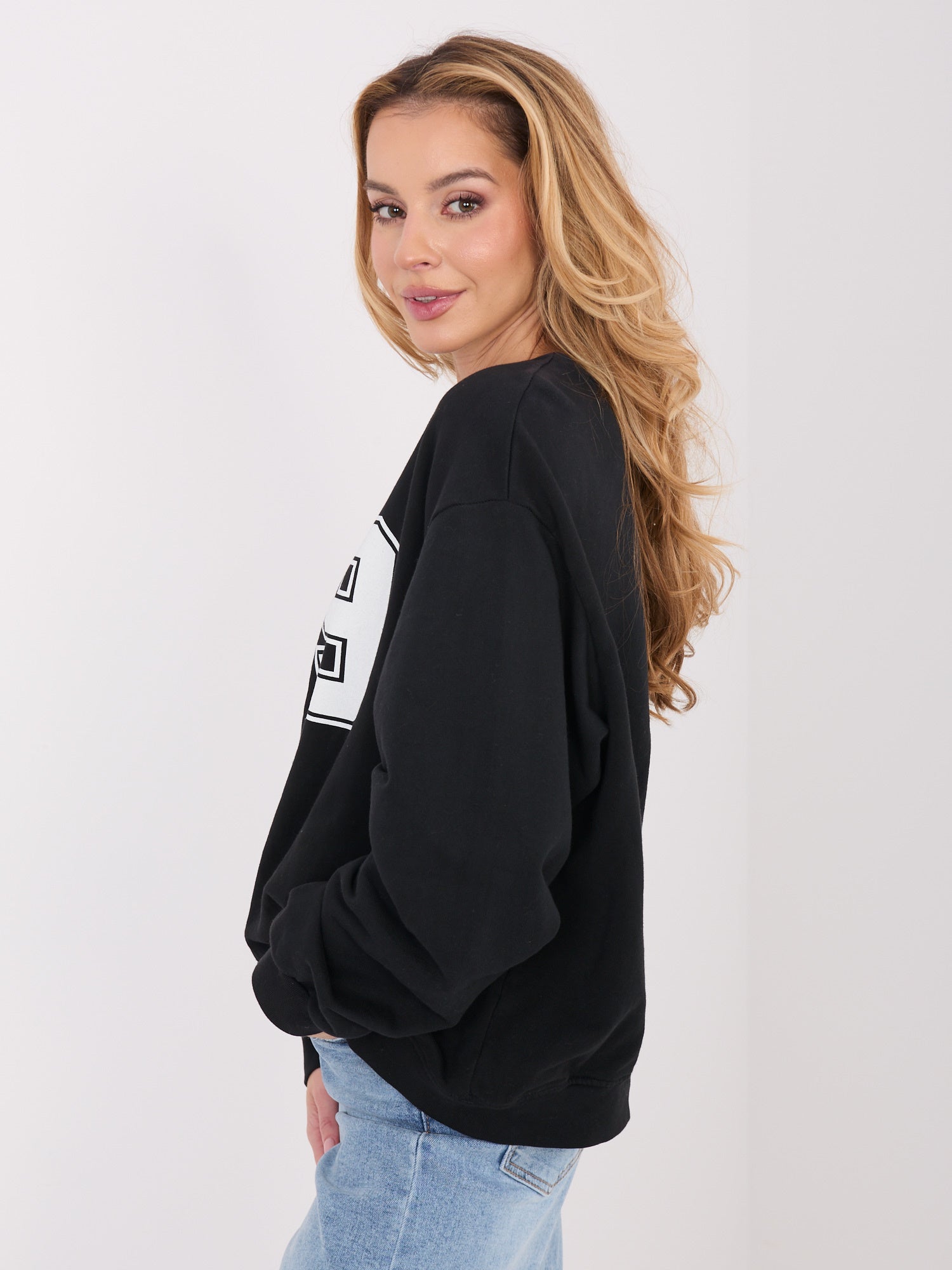 Czarna damska bluza z numerem 09