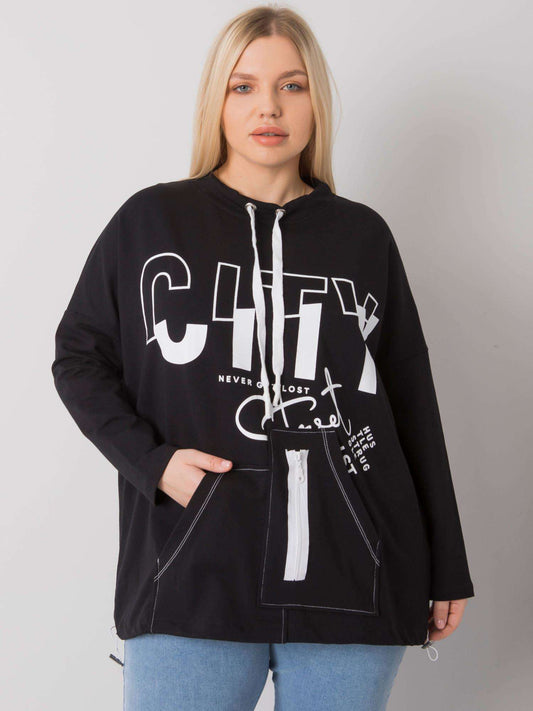 Czarna bluza plus size z nadrukiem i kieszeniami