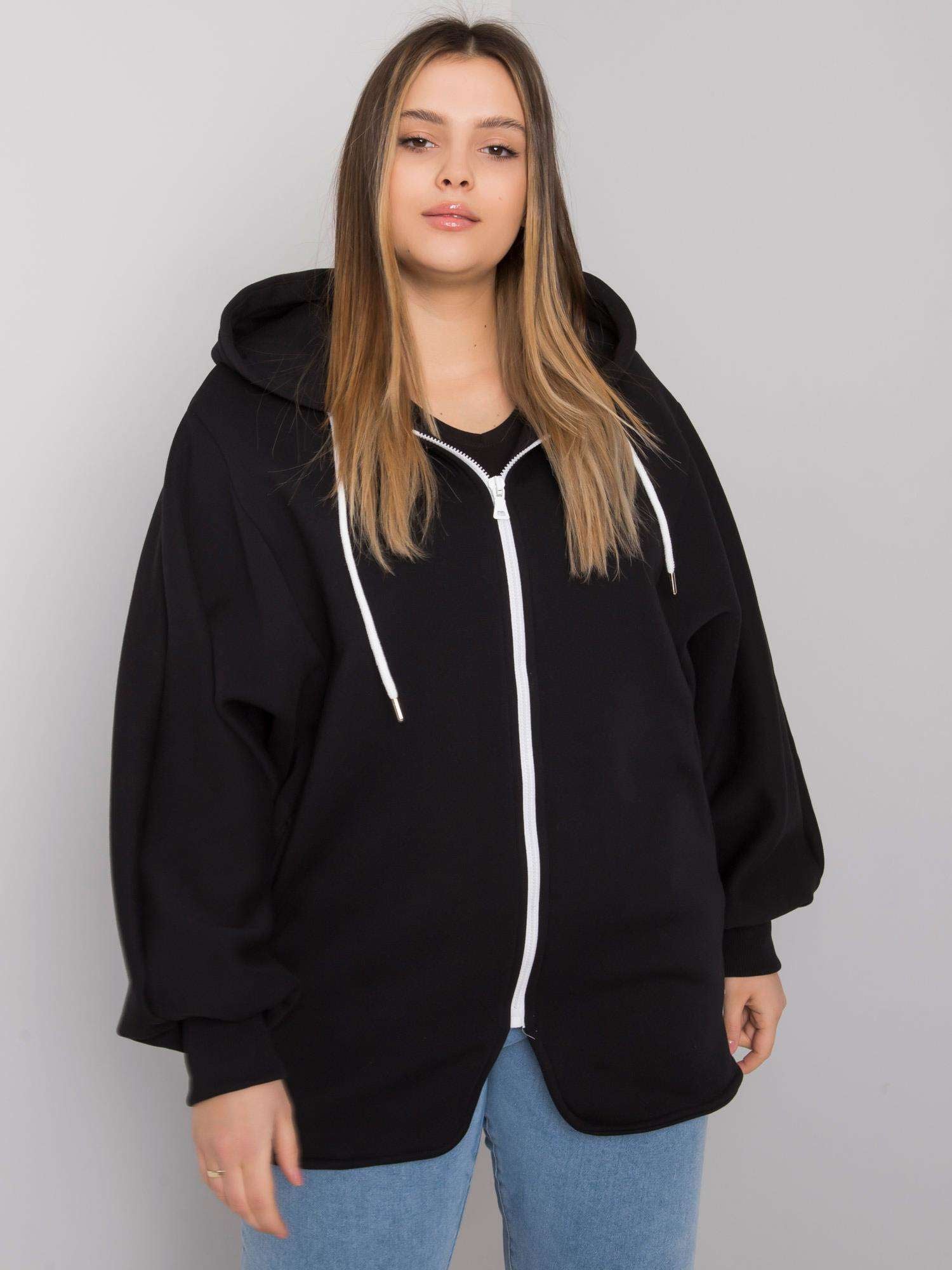 Czarna bluza plus size z kieszeniami