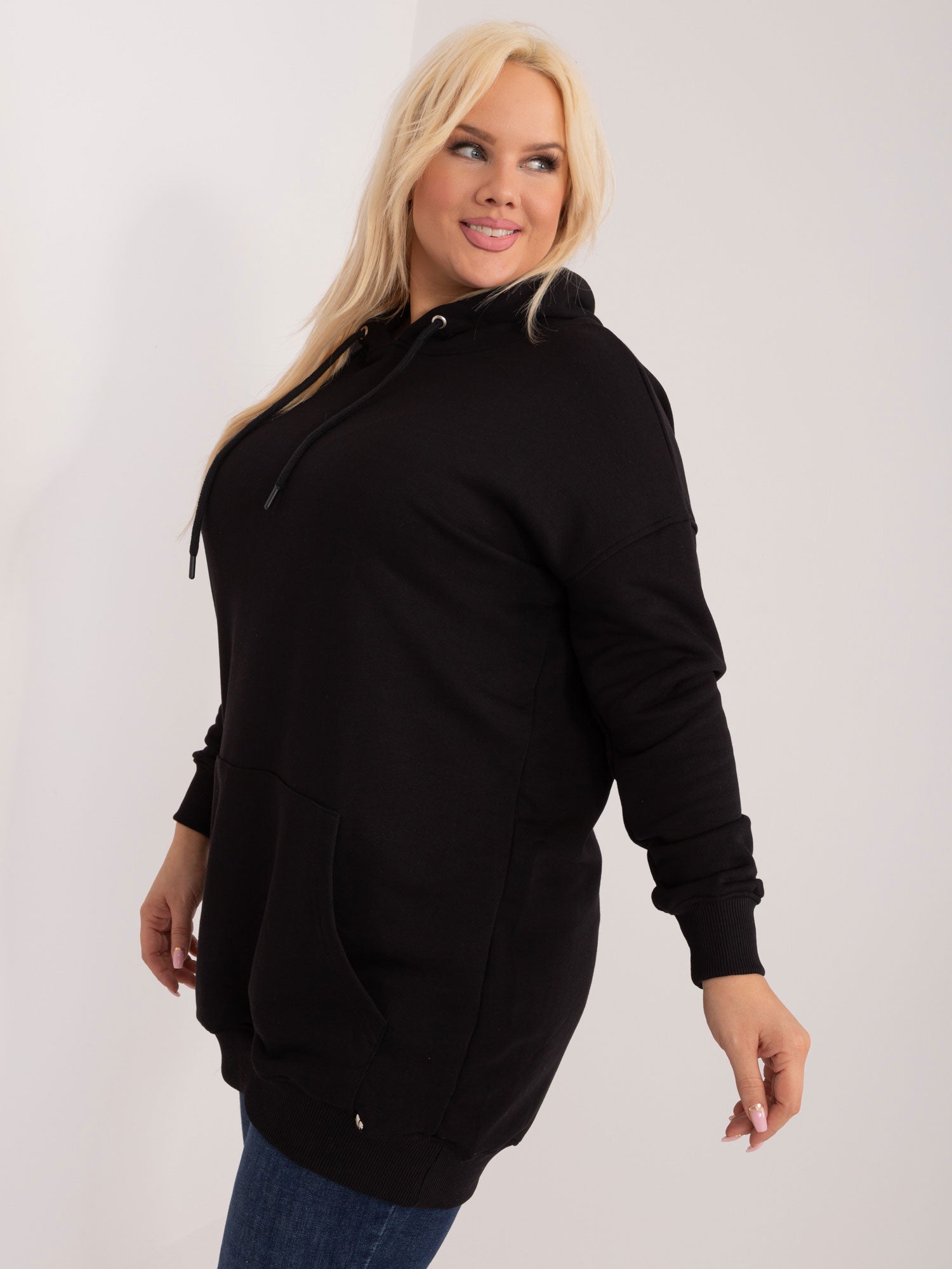 Czarna bawełniana bluza plus size z kapturem