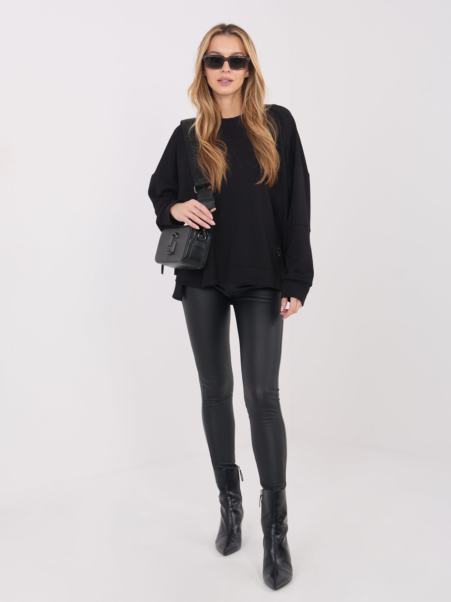 RUE PARIS Czarna bluza oversize z naszywką