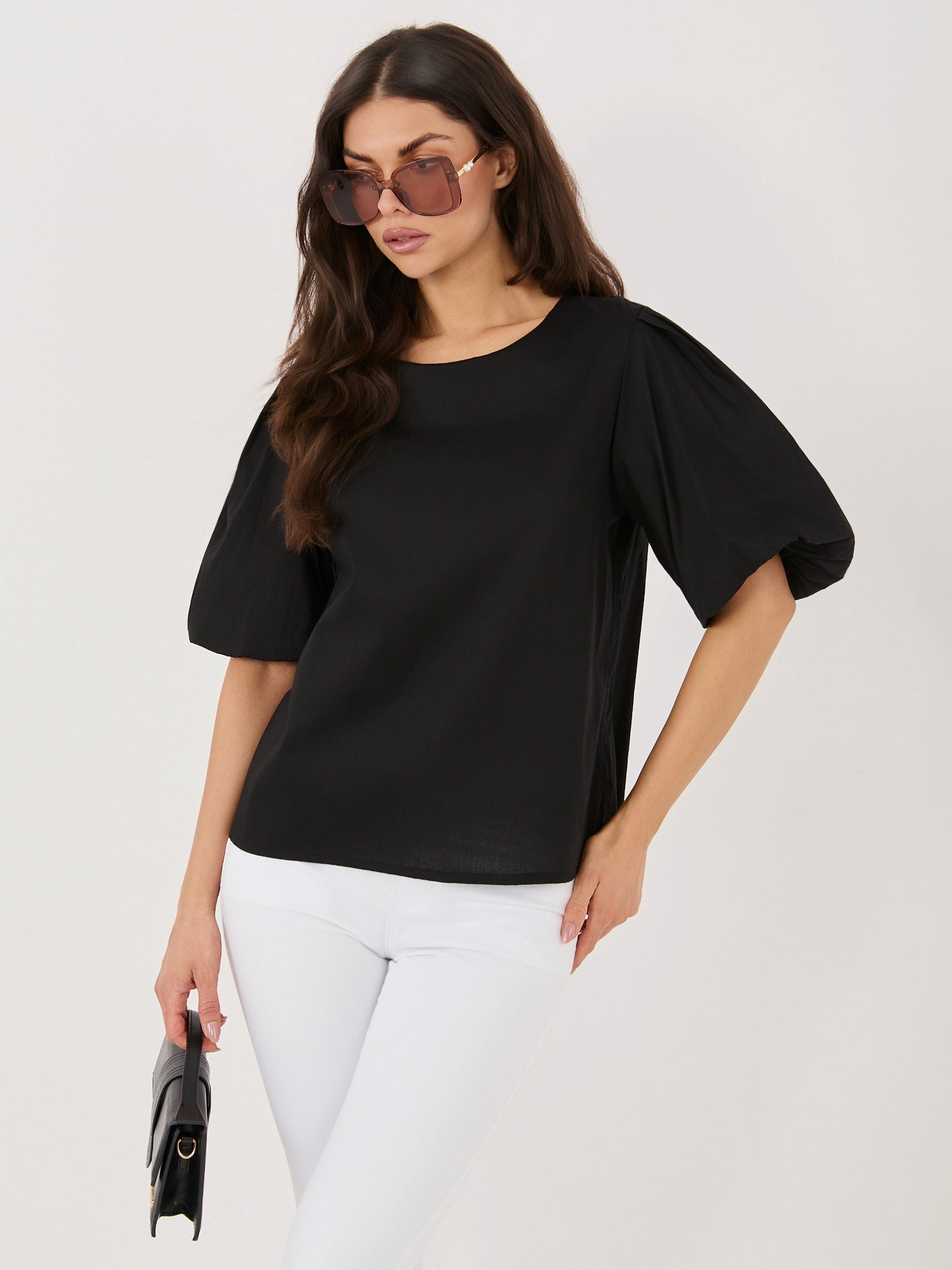Czarna bluzka oversize z bufiastym rękawem