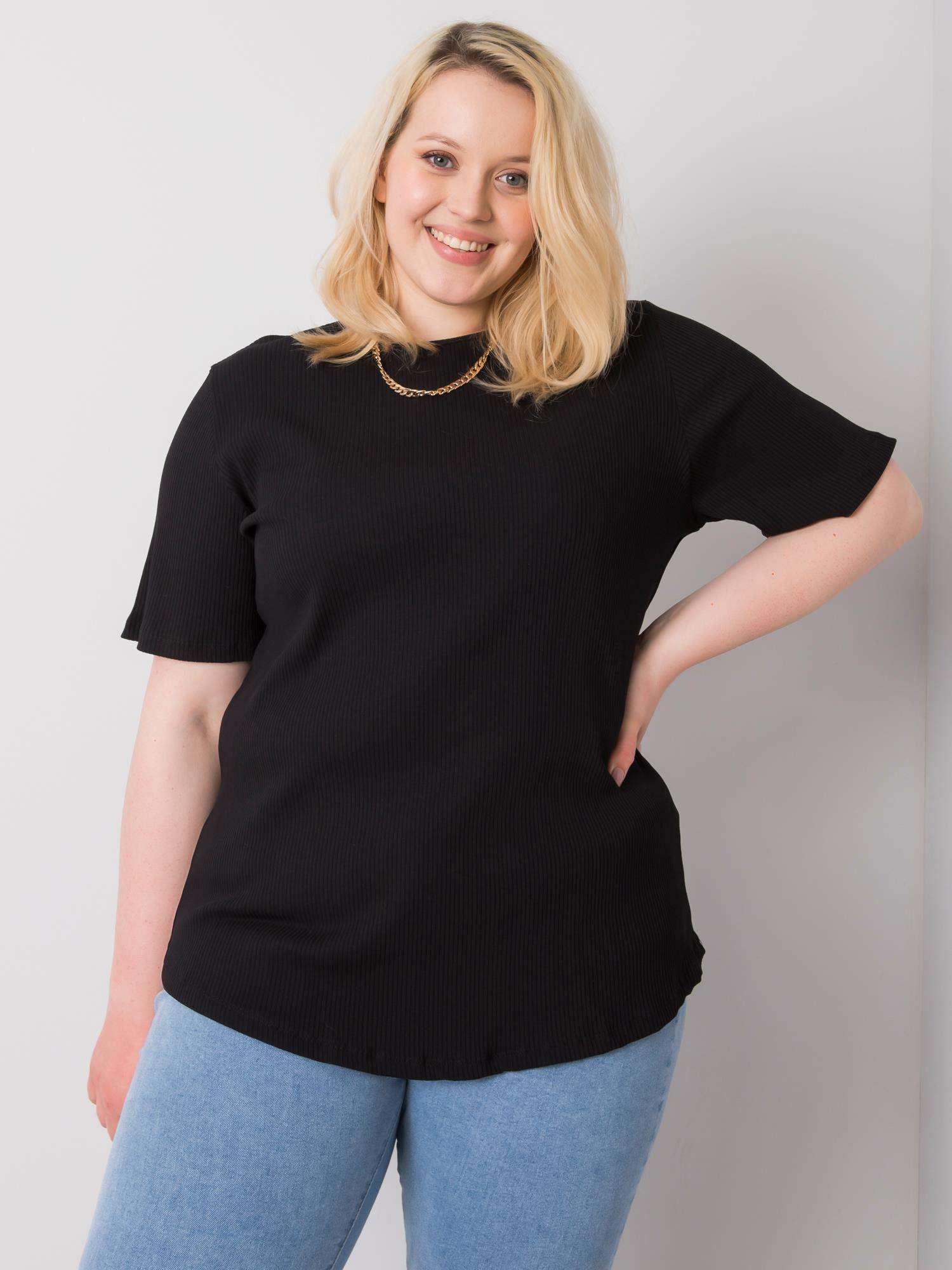Czarna bluzka plus size w prążek