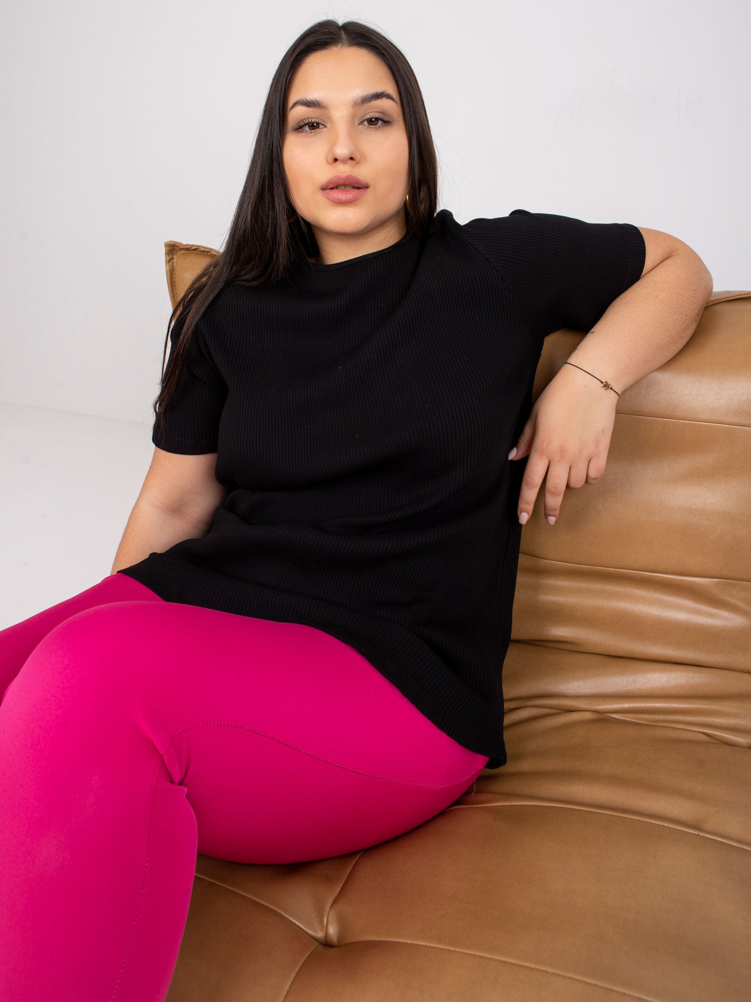 Czarna bluzka plus size w prążek