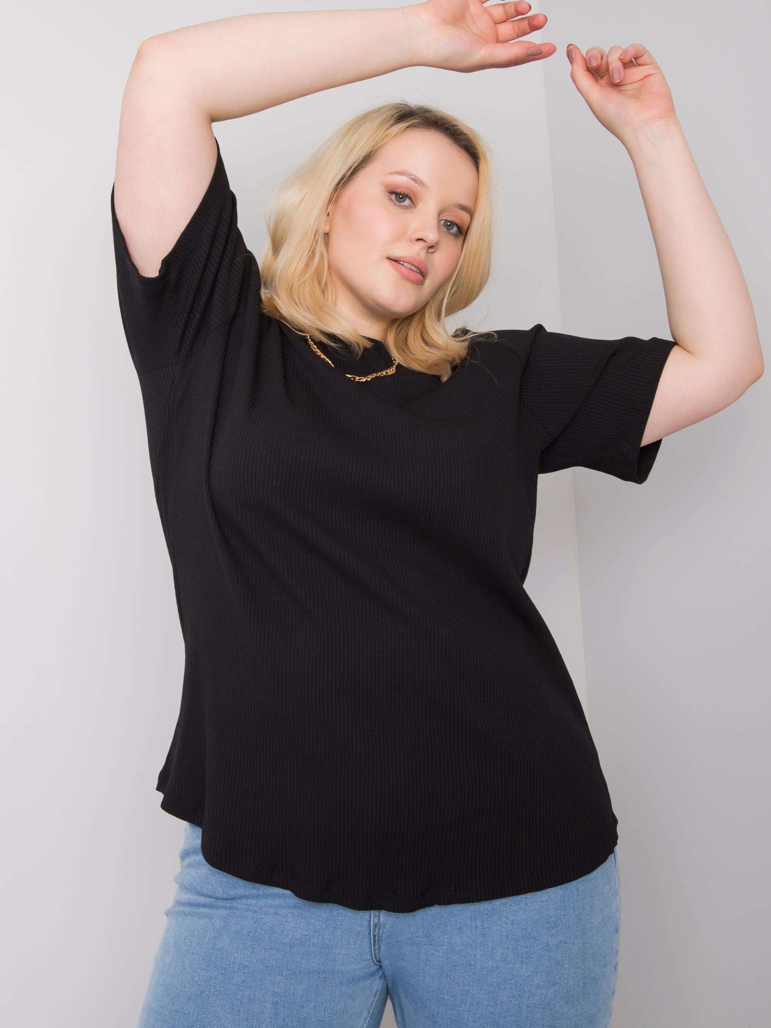 Czarna bluzka plus size w prążek