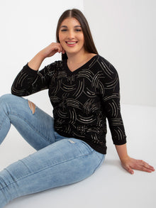 Czarna bluzka plus size z nadrukiem i rękawem 3/4