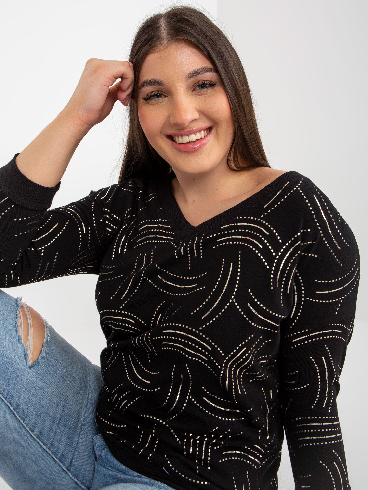 Czarna bluzka plus size z nadrukiem i rękawem 3/4