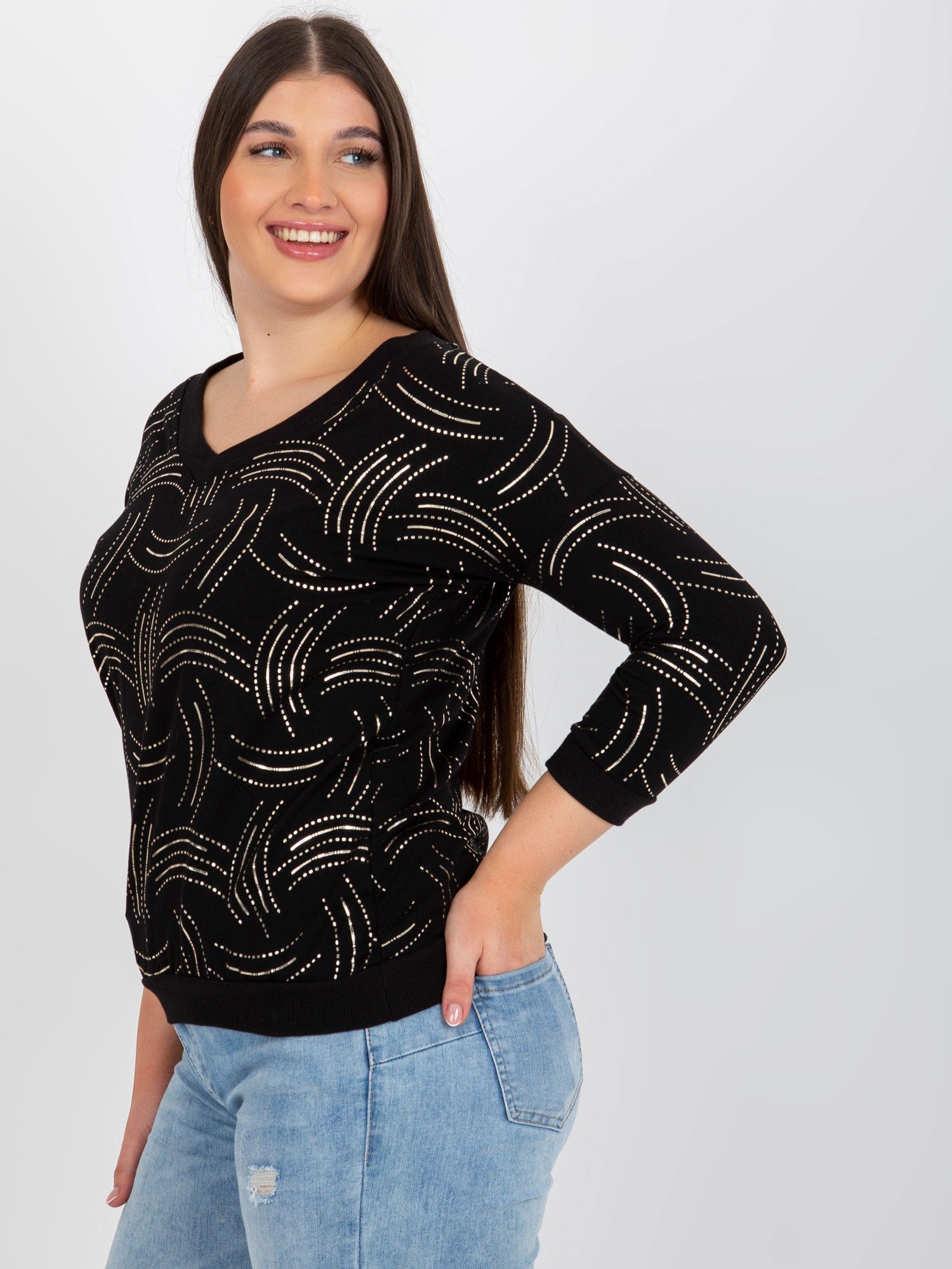 Czarna bluzka plus size z nadrukiem i rękawem 3/4