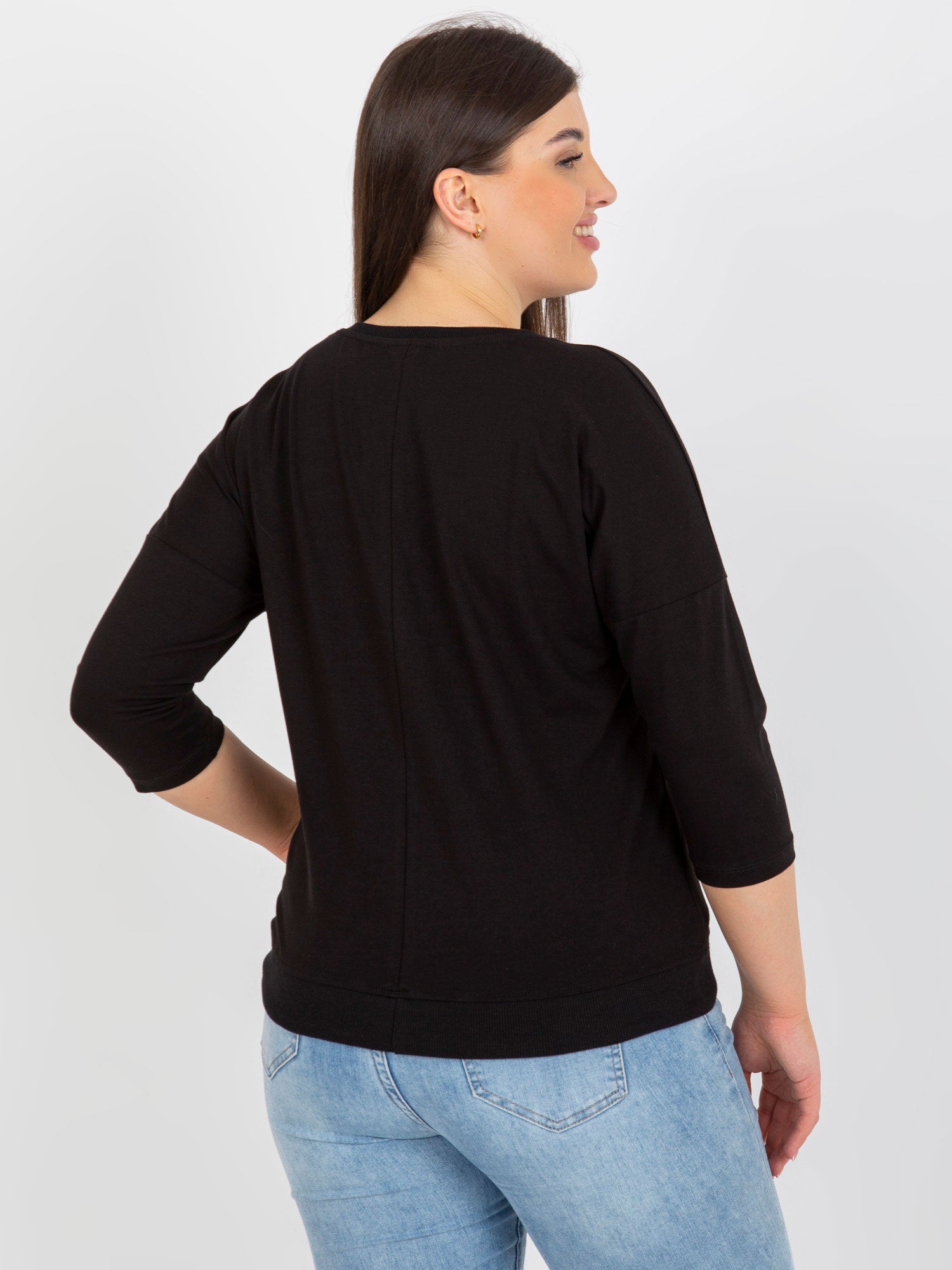Czarna bluzka plus size z błyszczącym printem