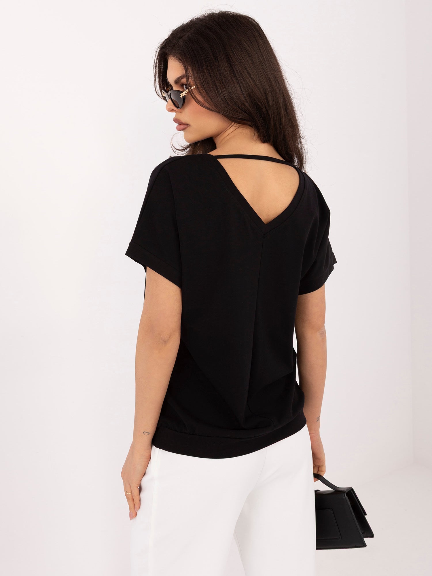 RUE PARIS Czarna damska bluzka oversize z dekoltem V
