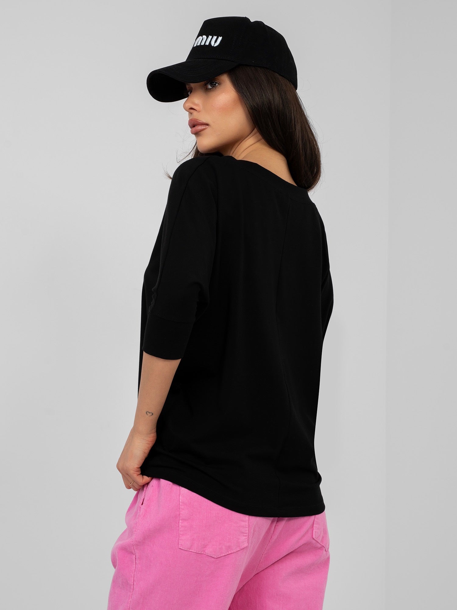 RUE PARIS Czarna bluzka basic z okrągłym dekoltem