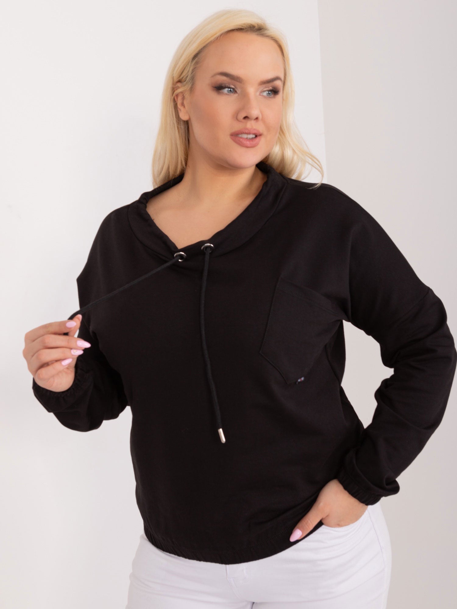 Czarna damska bluzka plus size z długim rękawem