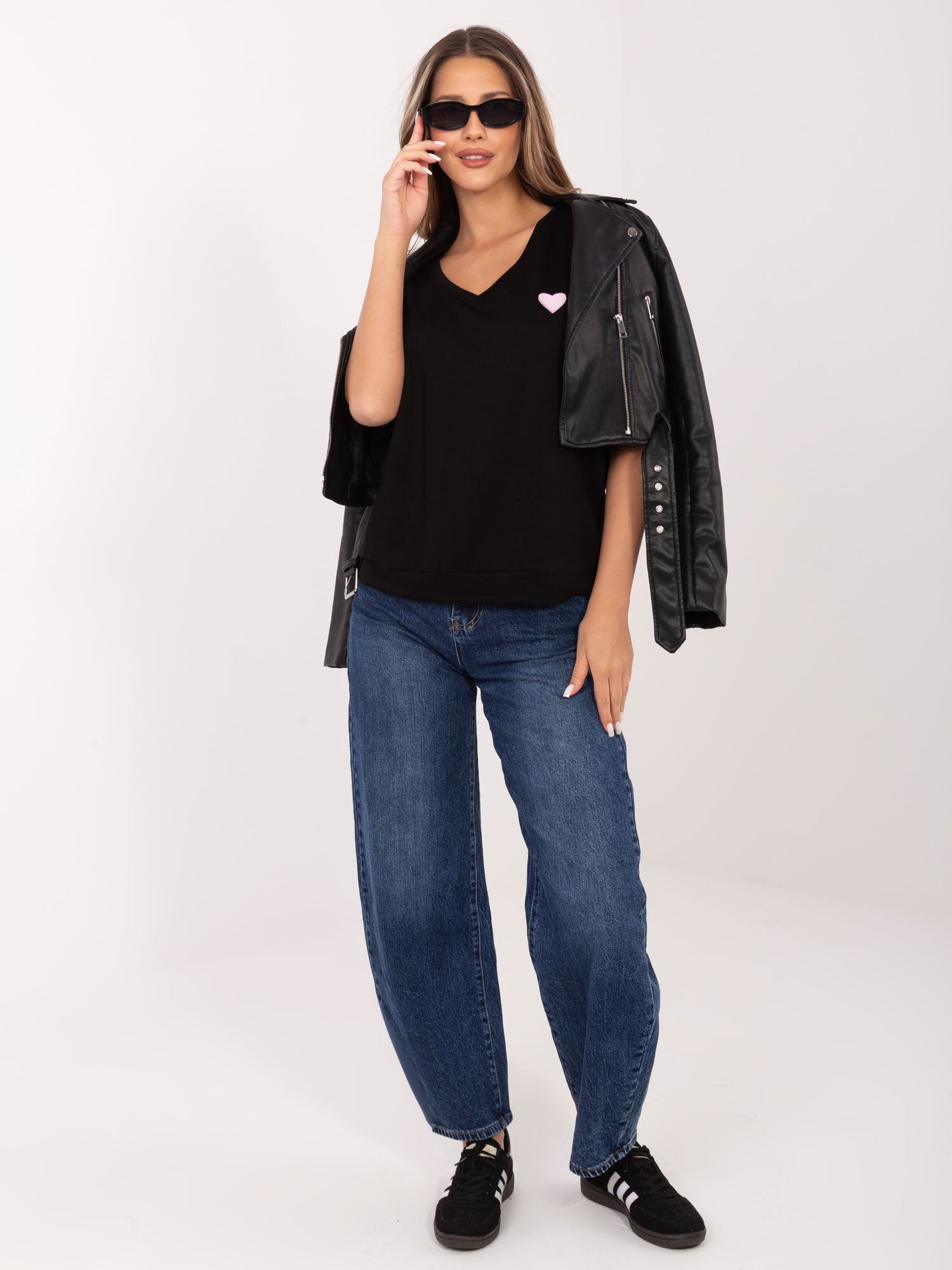 Czarna casualowa bluzka oversize z dekoltem V