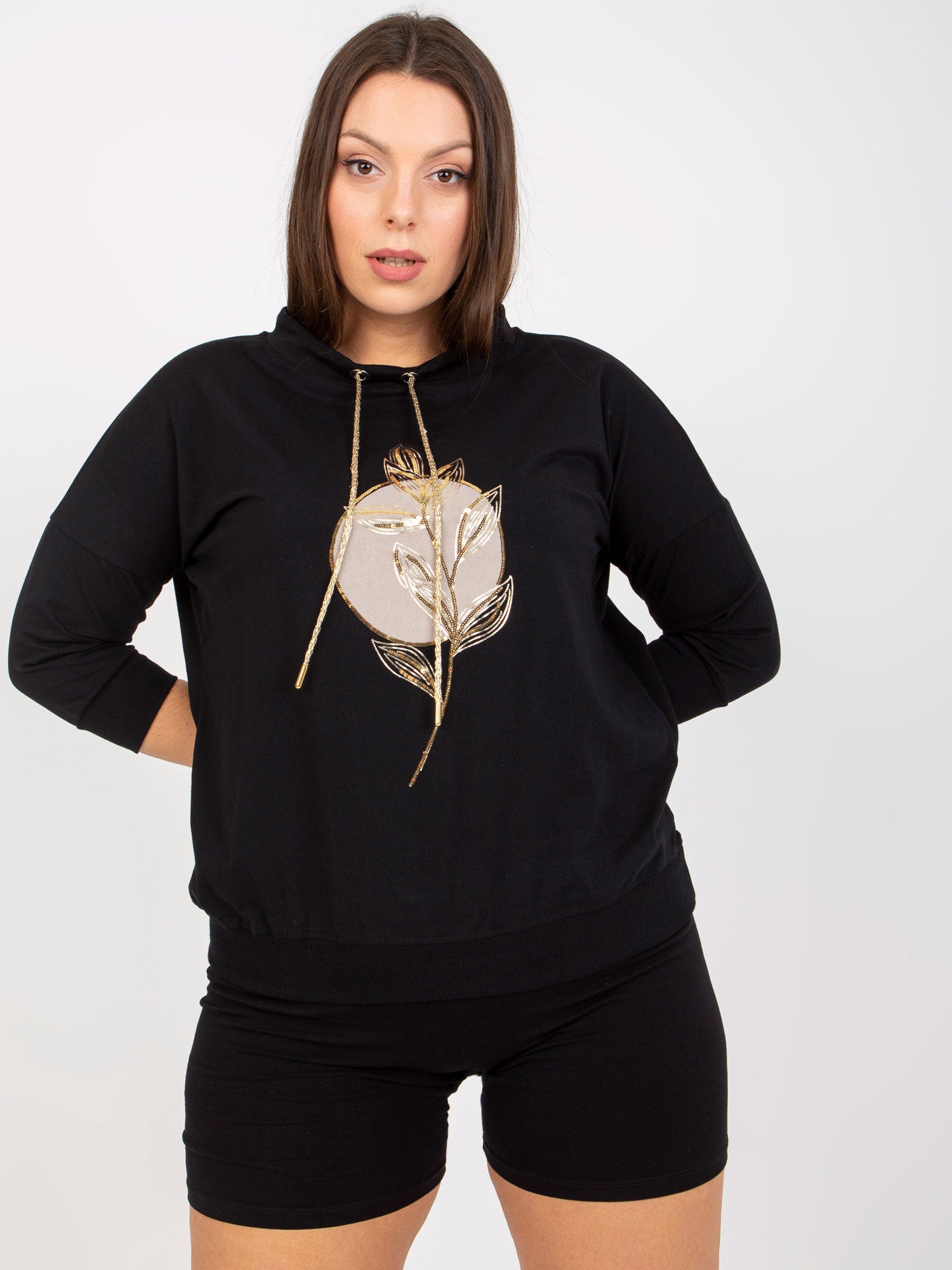 Czarna codzienna bluzka plus size z cekinami