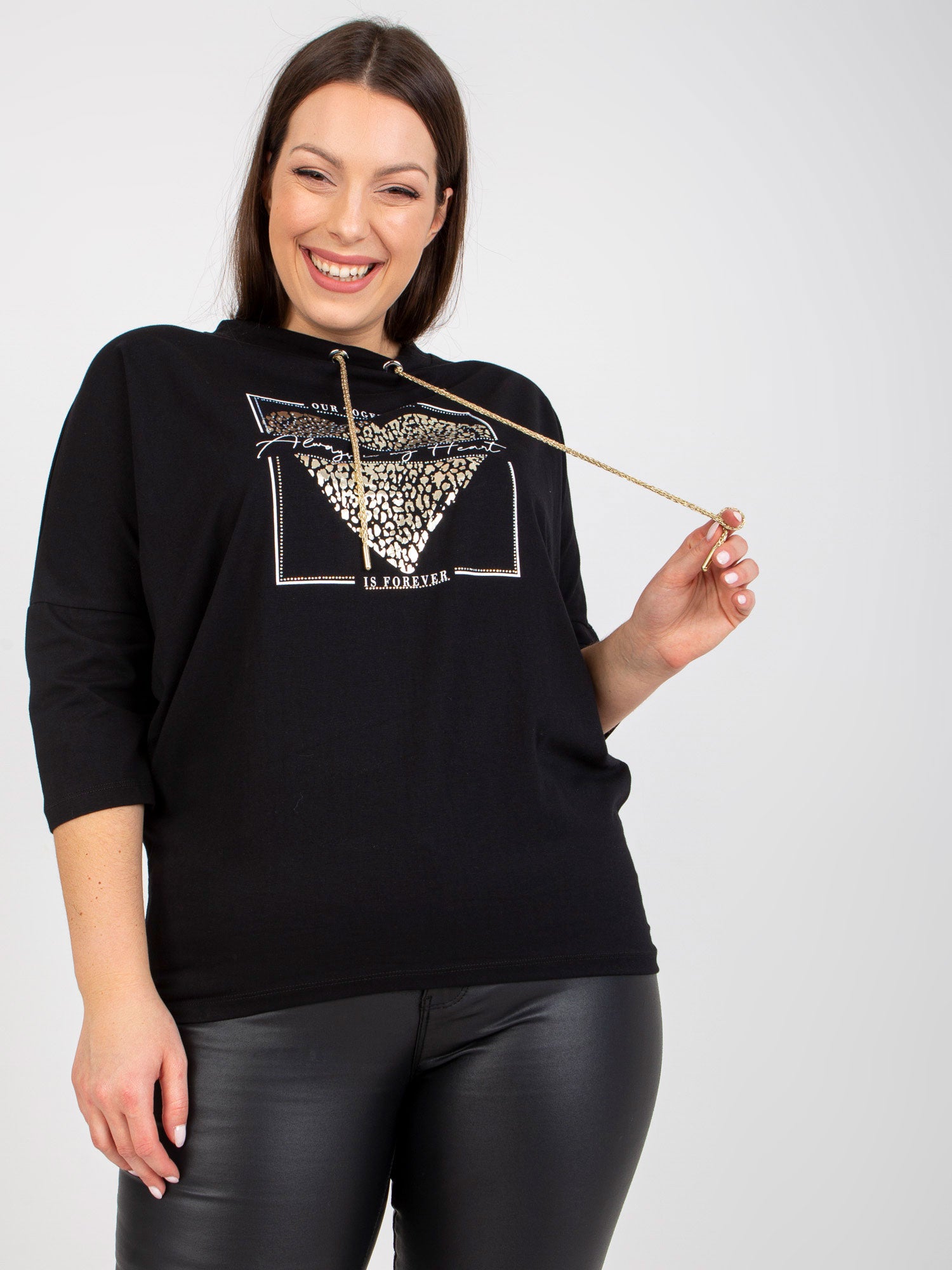 Czarna codzienna bluzka plus size z dżetami