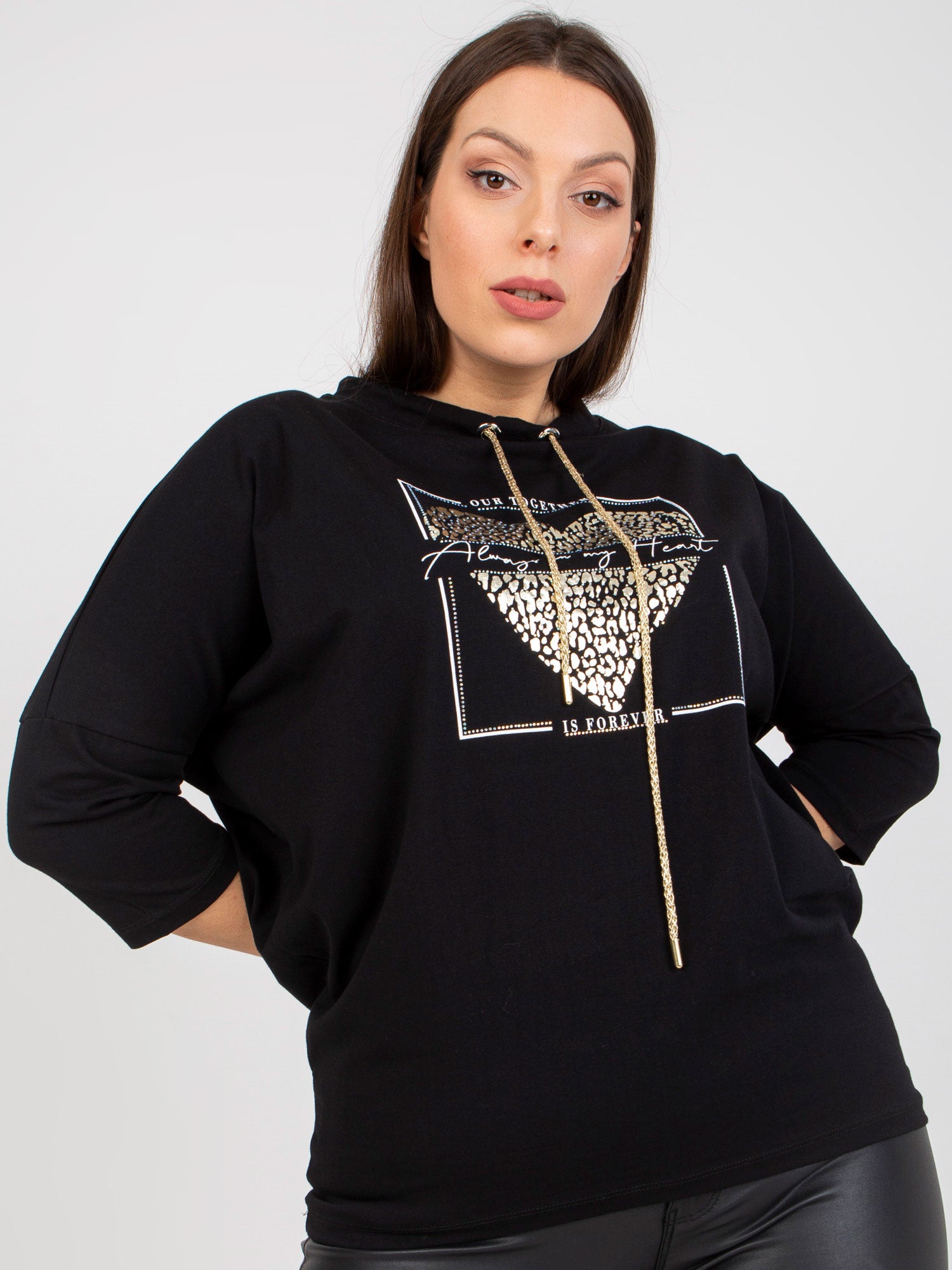 Czarna codzienna bluzka plus size z dżetami