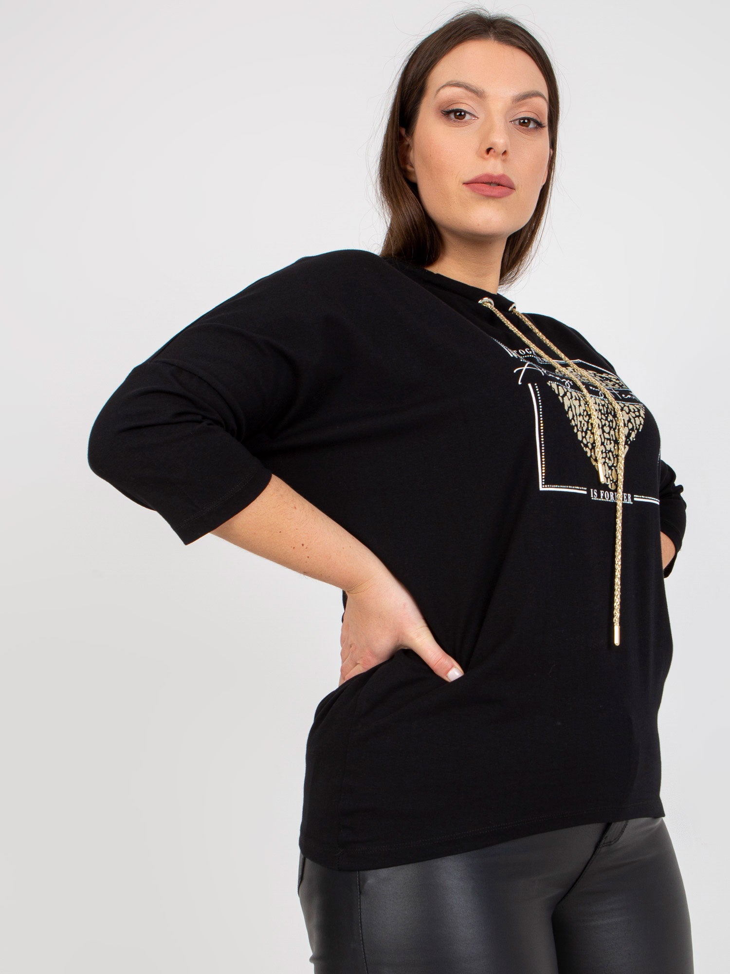 Czarna codzienna bluzka plus size z dżetami