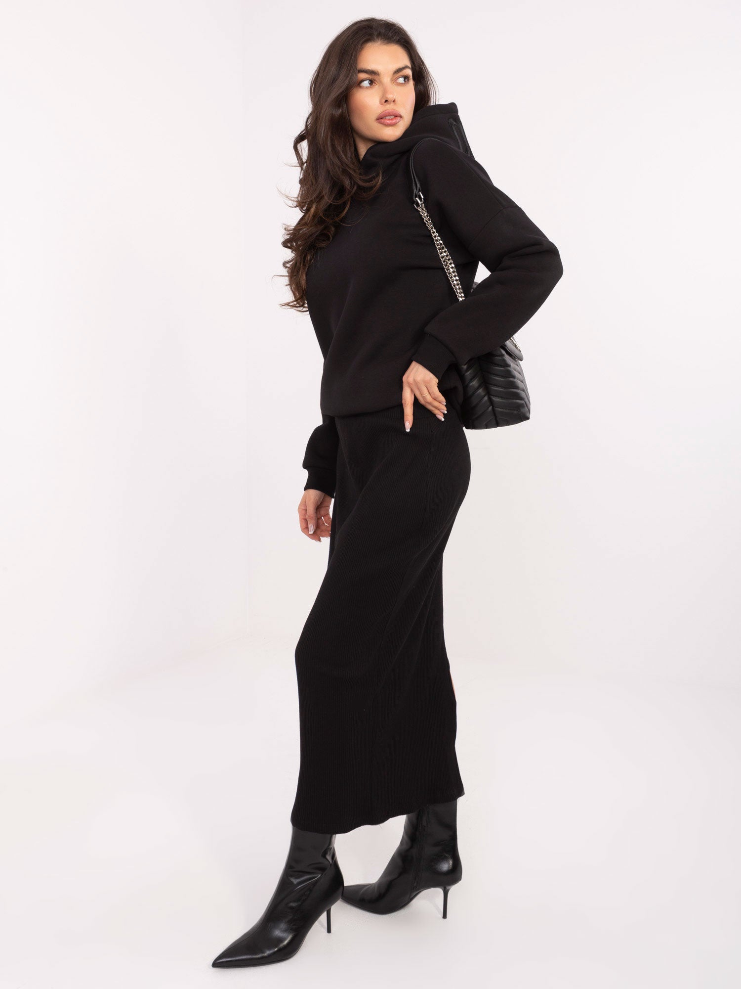 Czarna dresowa bluza oversize z ociepleniem