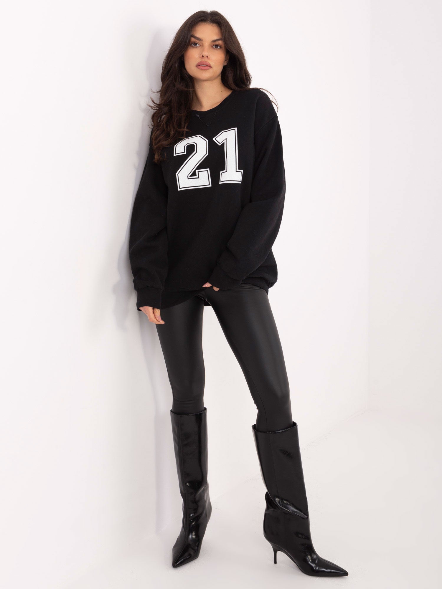 Czarna damska bluza oversize z nadrukiem