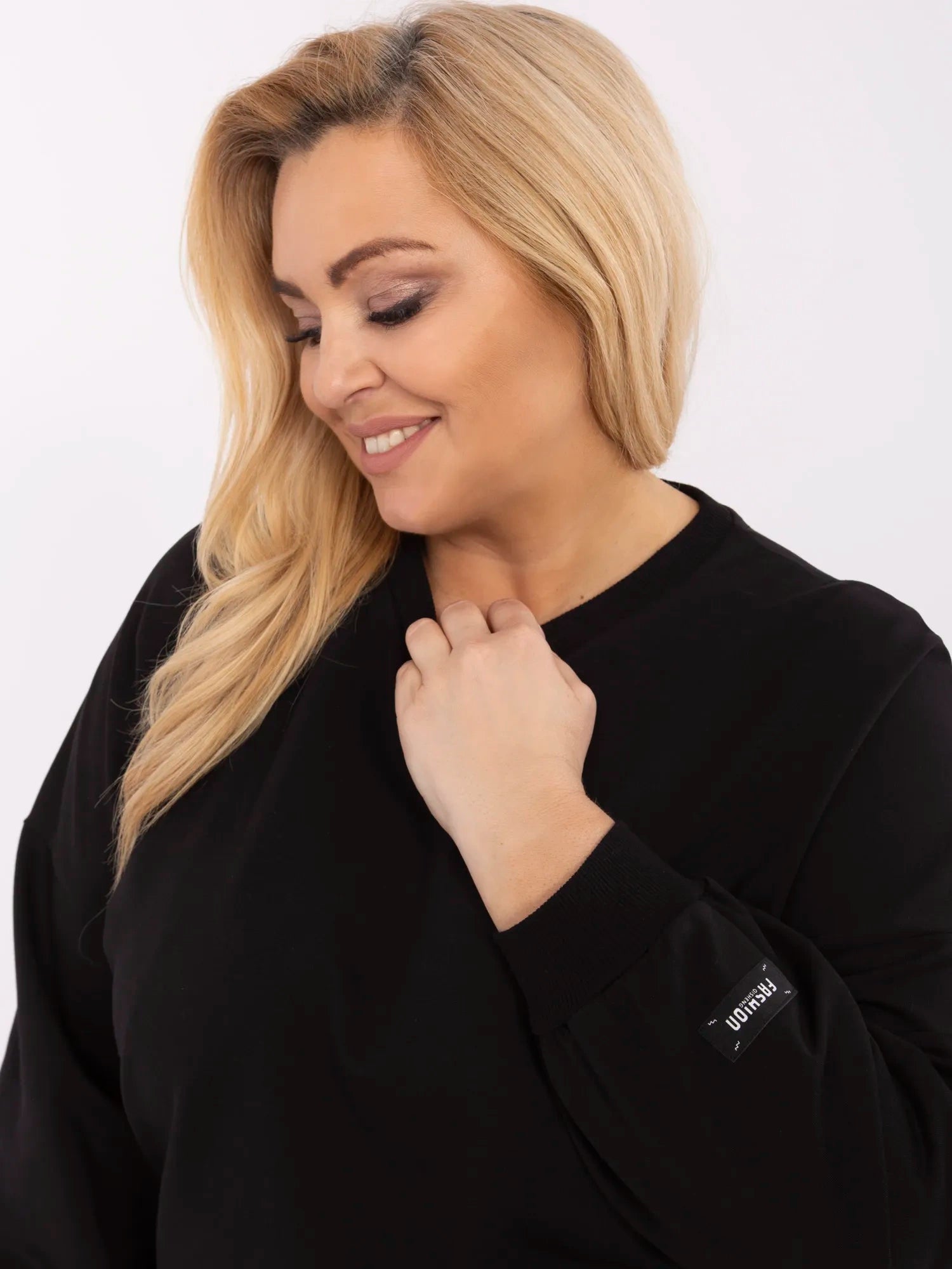Czarna damska bluza plus size ze ściągaczami