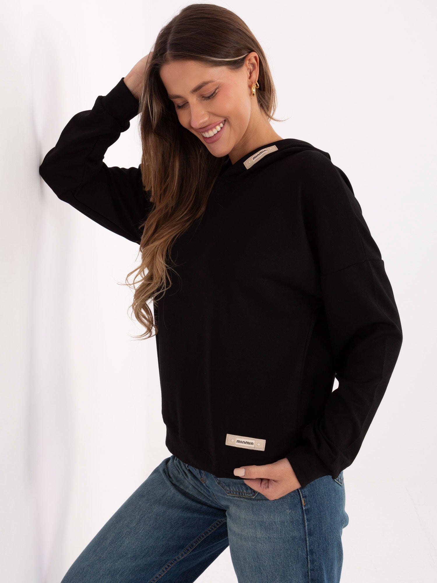 Czarna damska bluza oversize z kapturem