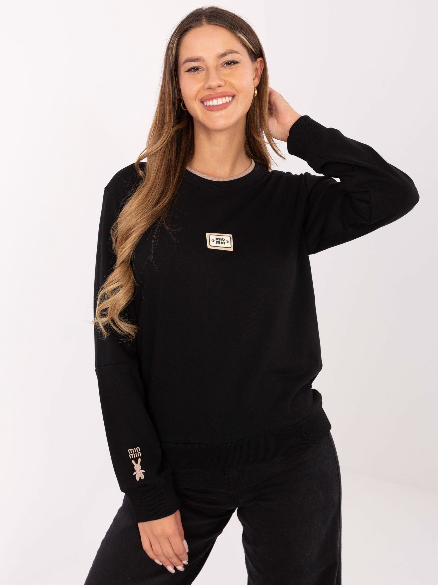 Czarna casualowa bluza z haftem