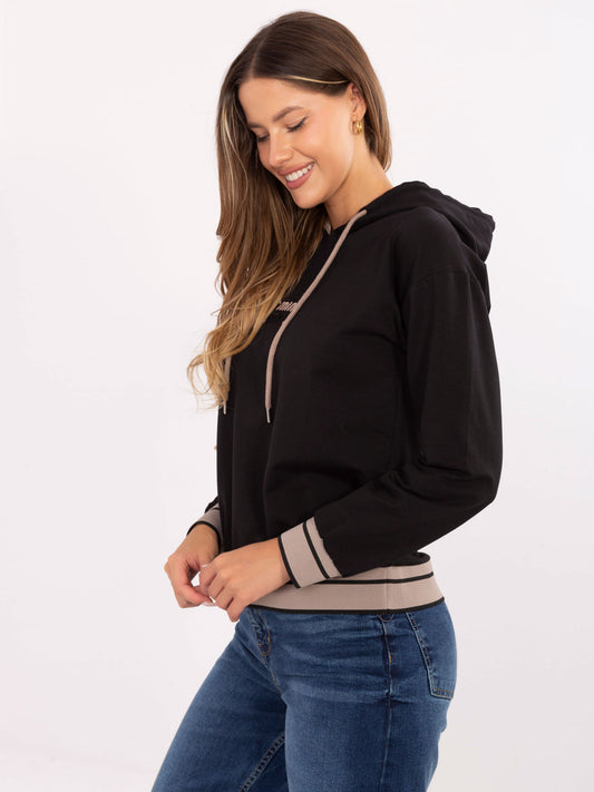 Czarna dresowa bluza z haftem