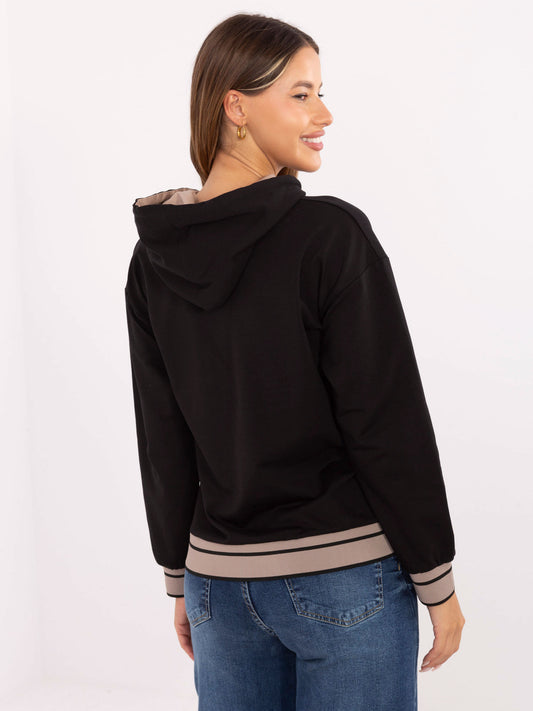 Czarna dresowa bluza z haftem