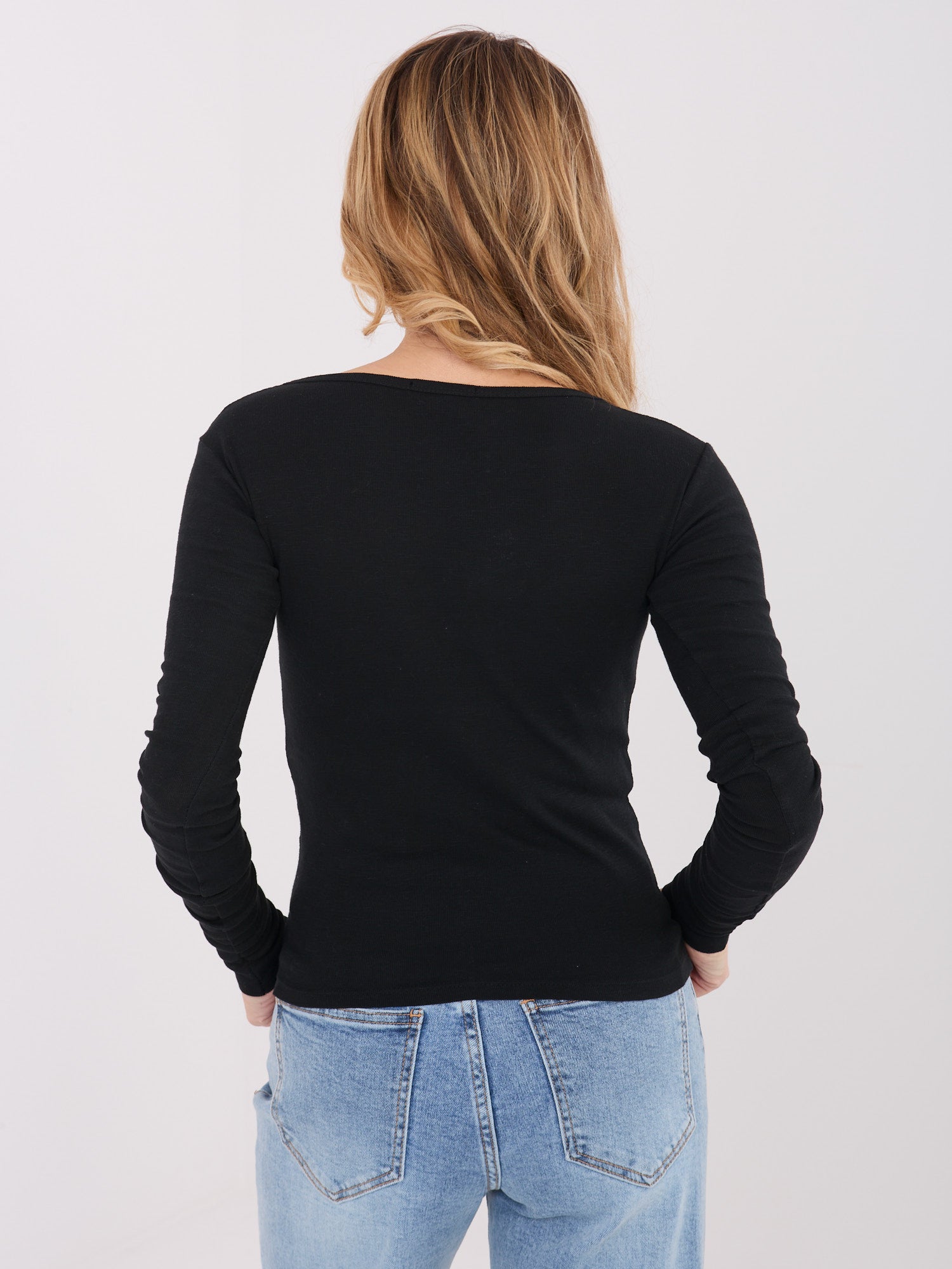 Czarny dopasowany longsleeve z bawełny