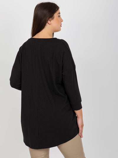 Czarna bluzka plus size z aplikacja i nadrukiem
