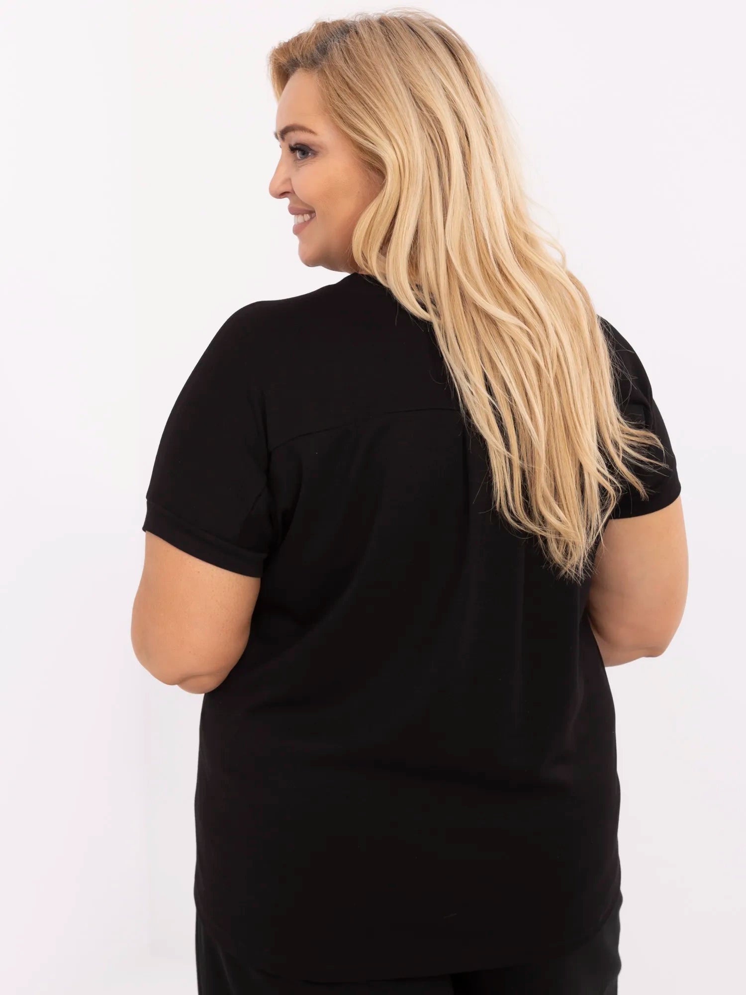 Czarna damska bluzka plus size z dekoltem V