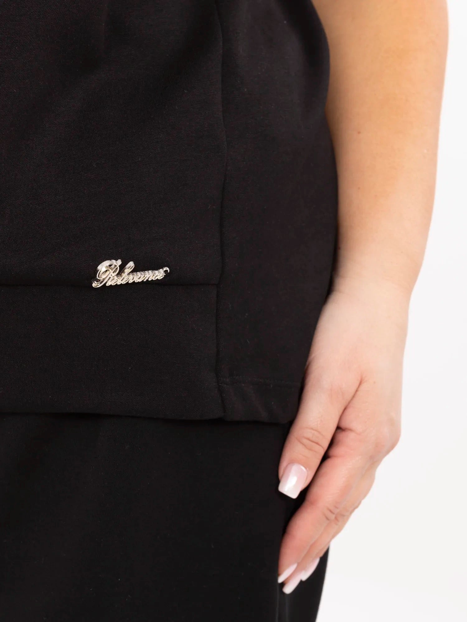 Czarna damska bluzka plus size z dekoltem V