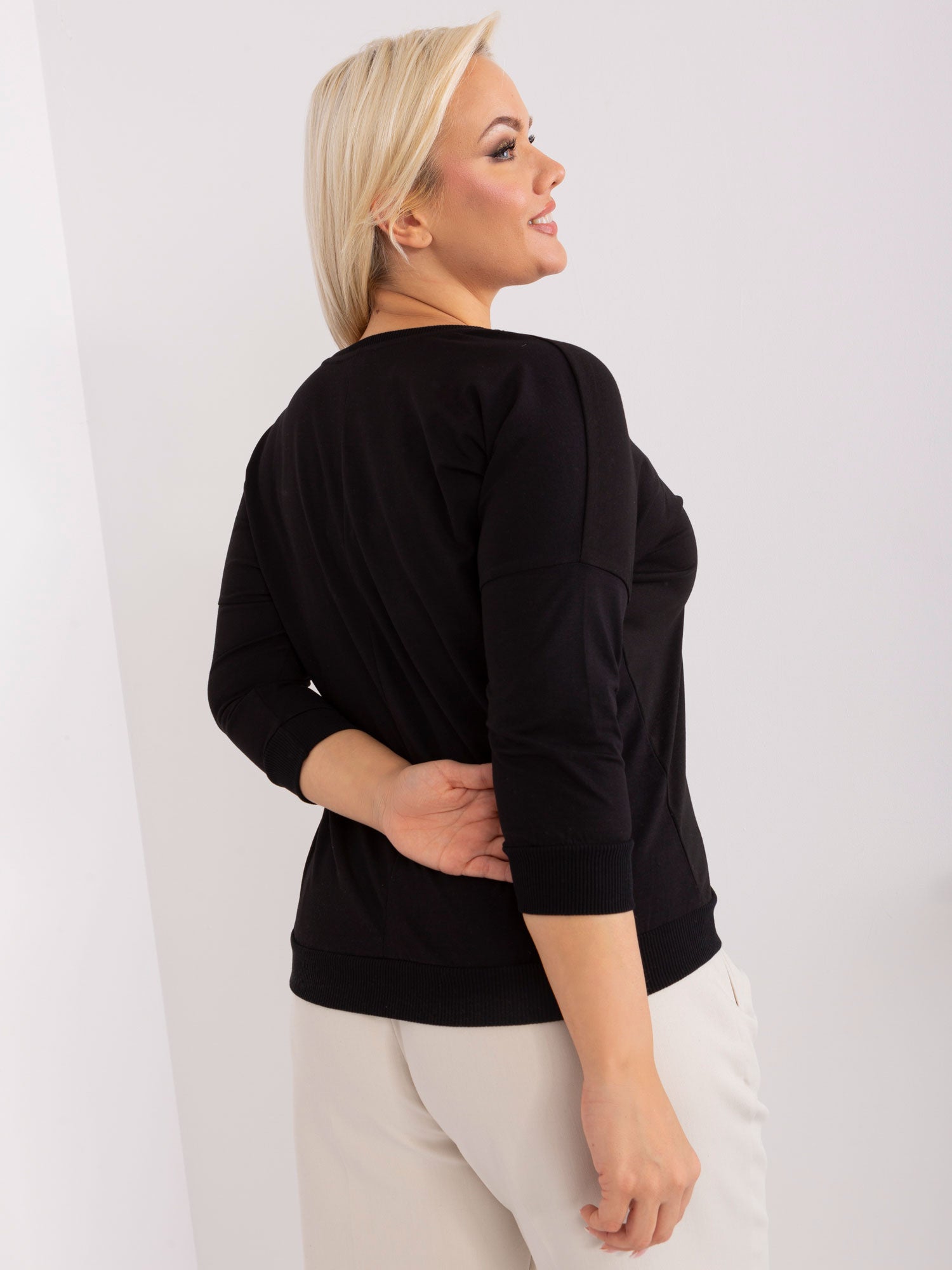 Czarna damska bluzka plus size z rękawem 3/4