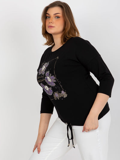 Czarna bluzka plus size z aplikacją i rękawem 3/4