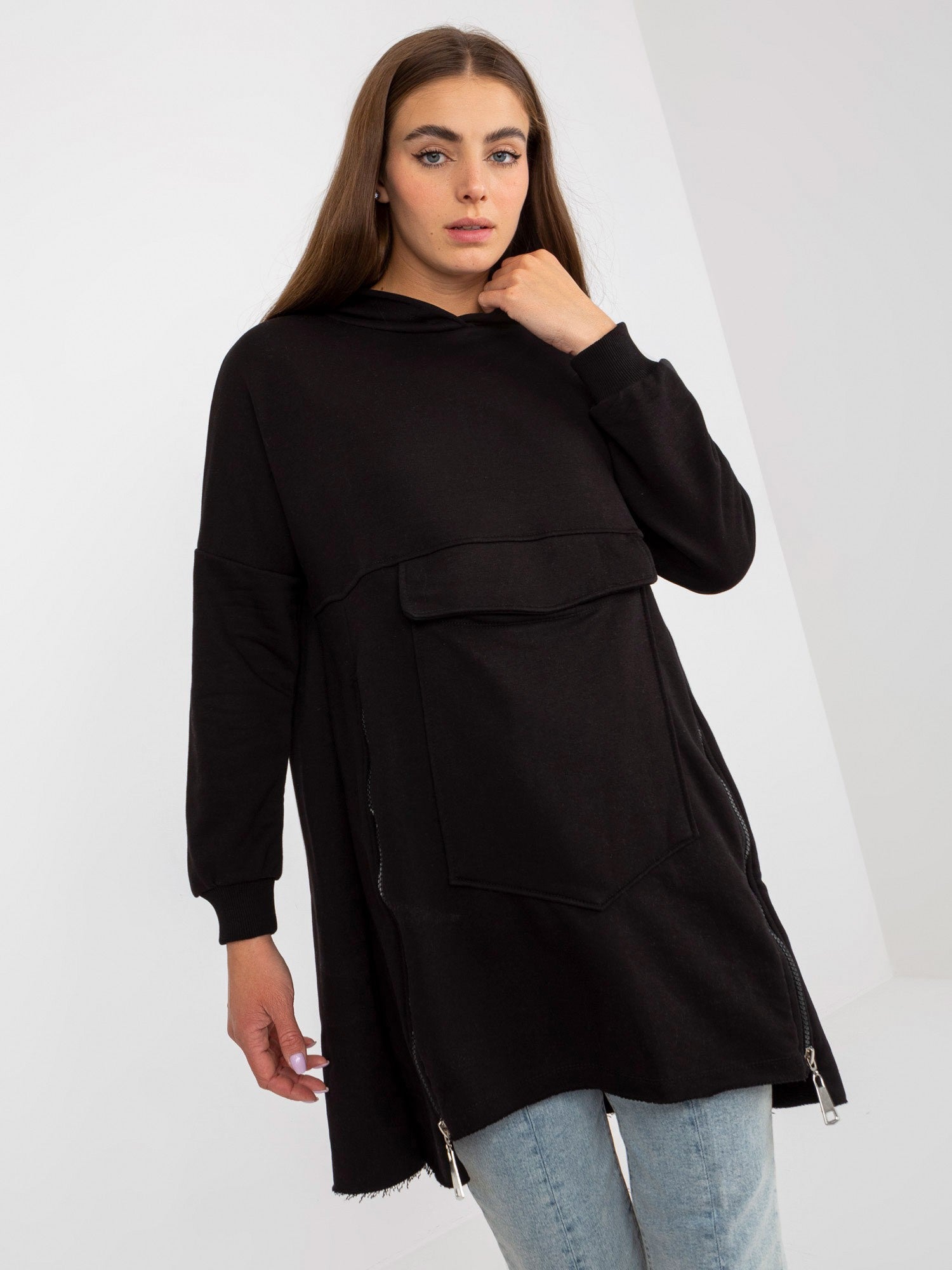 Czarna damska bluza basic z kapturem
