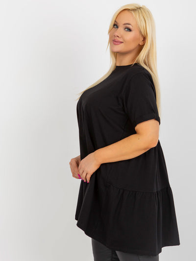 Czarna długa bluzka plus size basic z falbaną