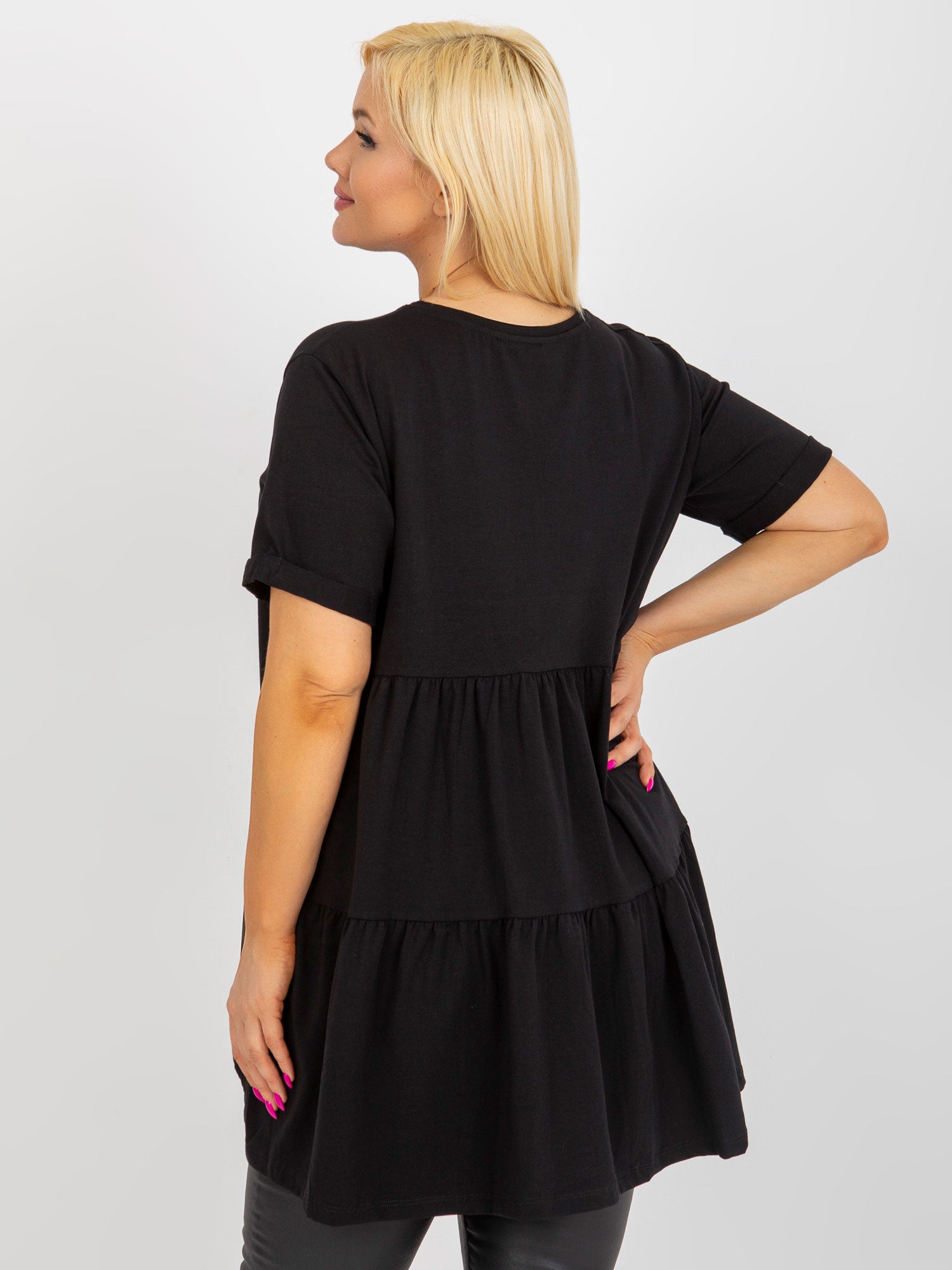 Czarna długa bluzka plus size basic z falbaną