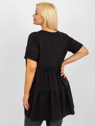 Czarna długa bluzka plus size basic z falbaną