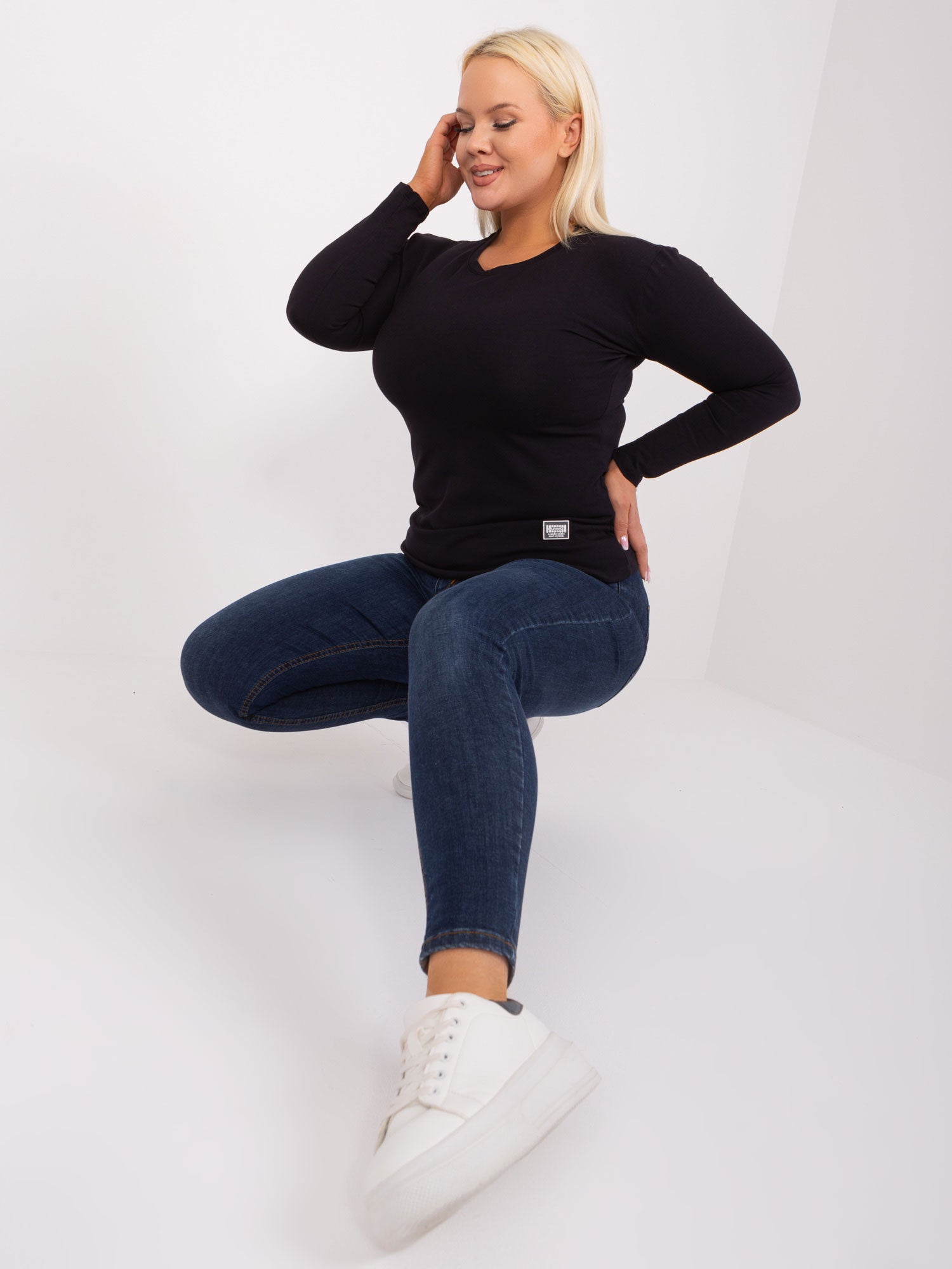 Czarna bluzka plus size z długim rękawem