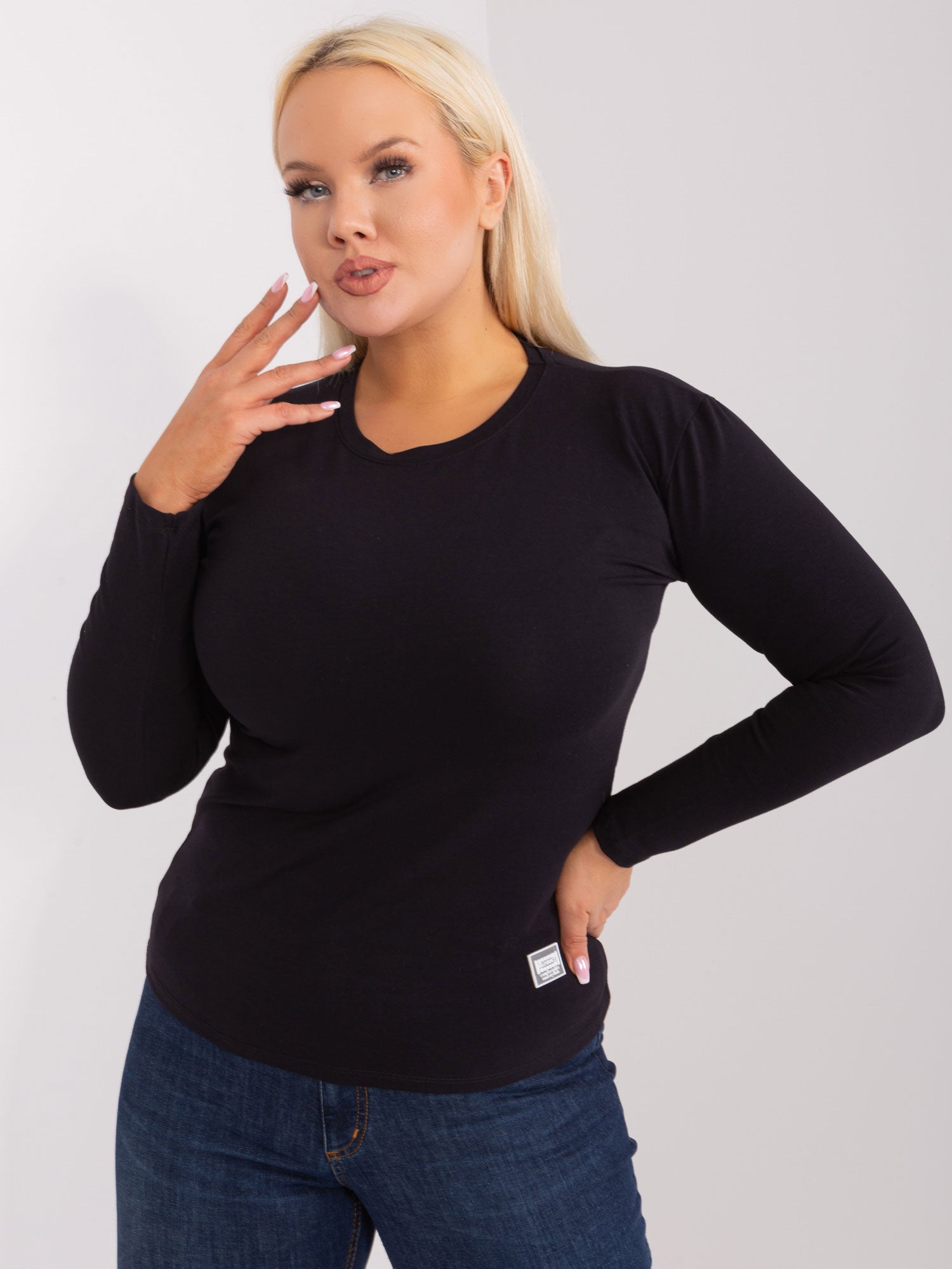 Czarna bluzka plus size z długim rękawem