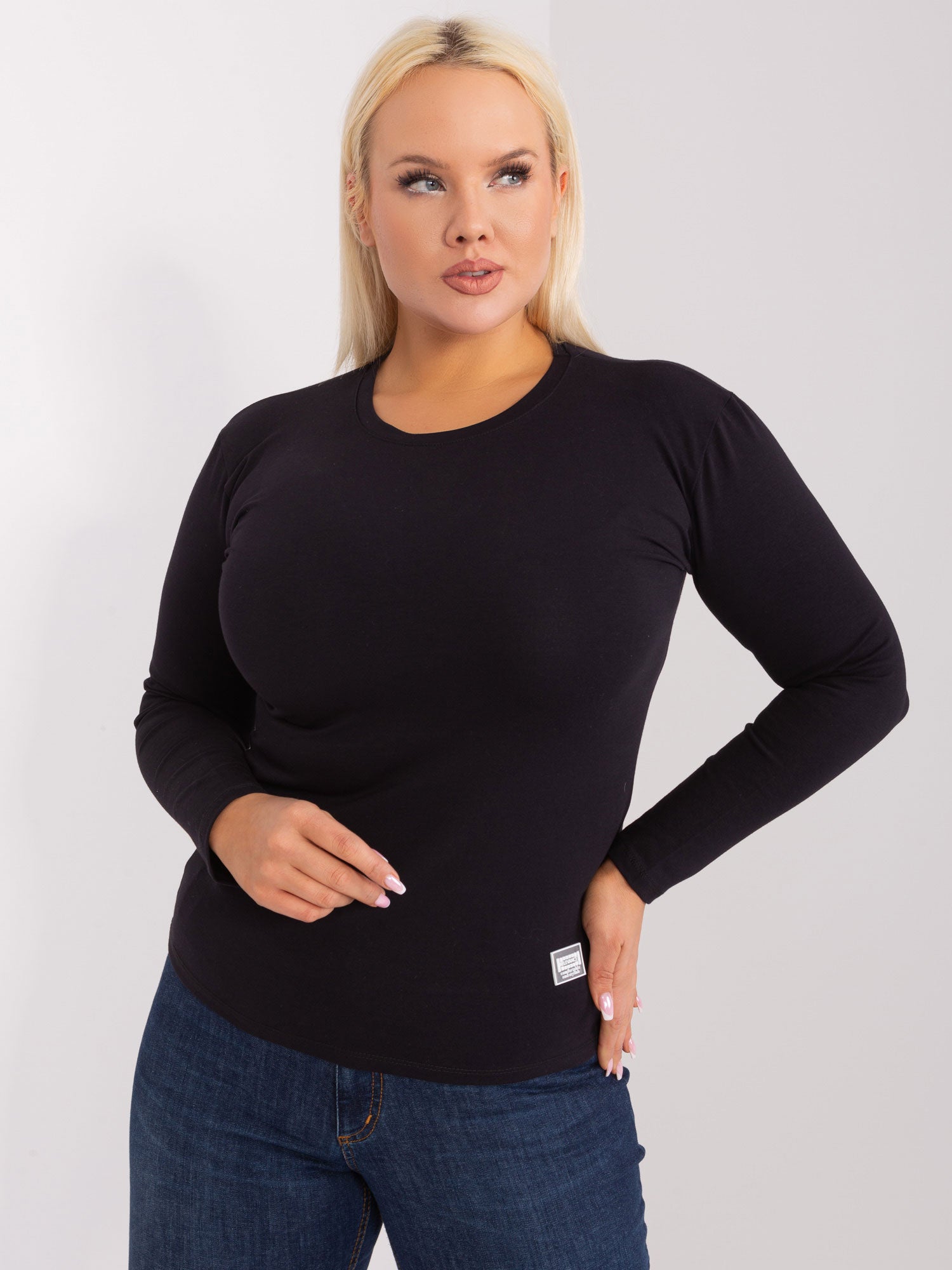 Czarna bluzka plus size z długim rękawem