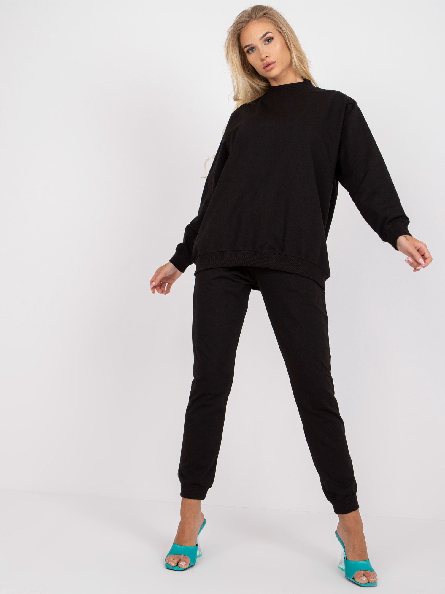 Czarna luźna bluza basic z bawełny