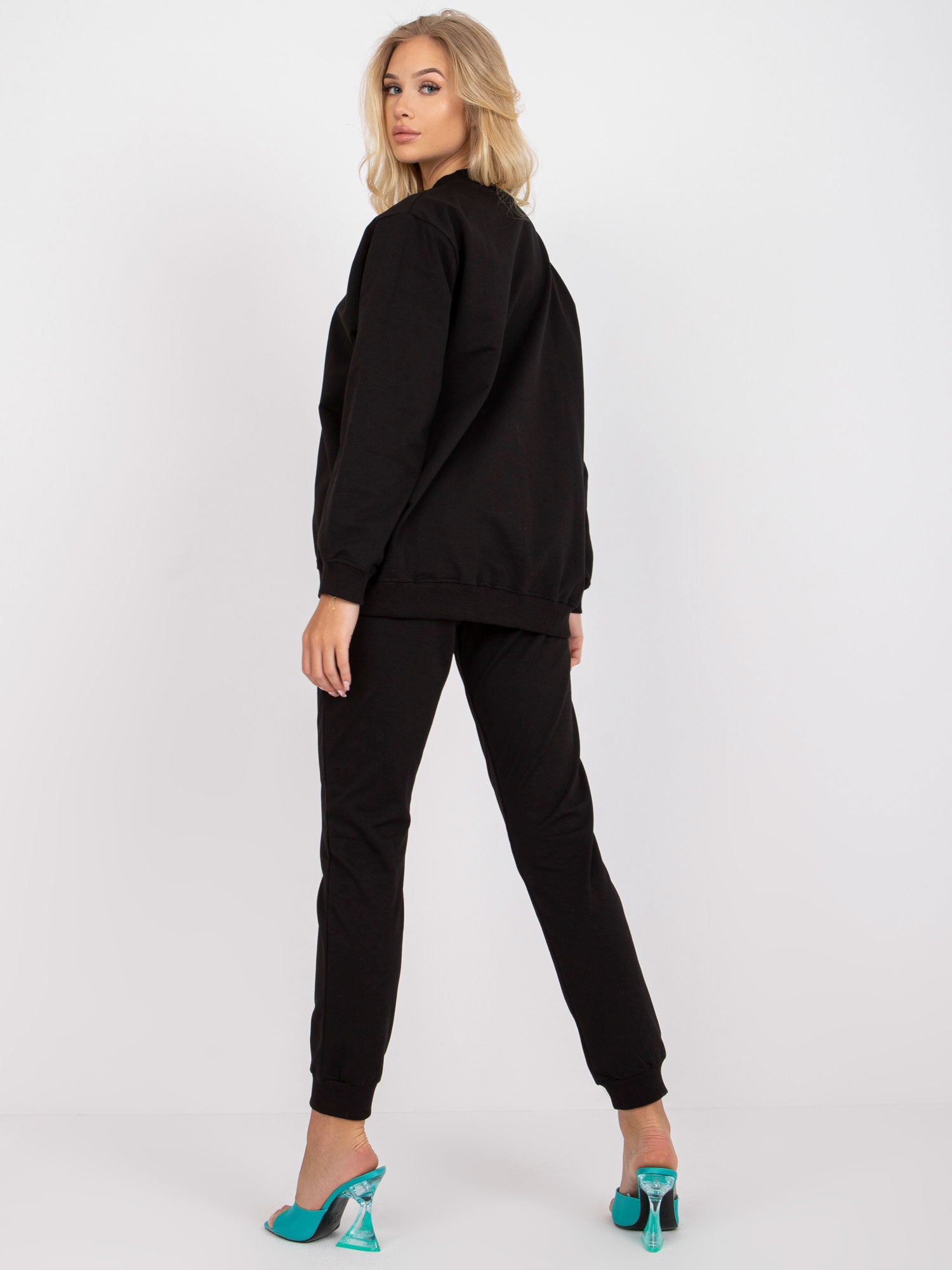 Czarna luźna bluza basic z bawełny
