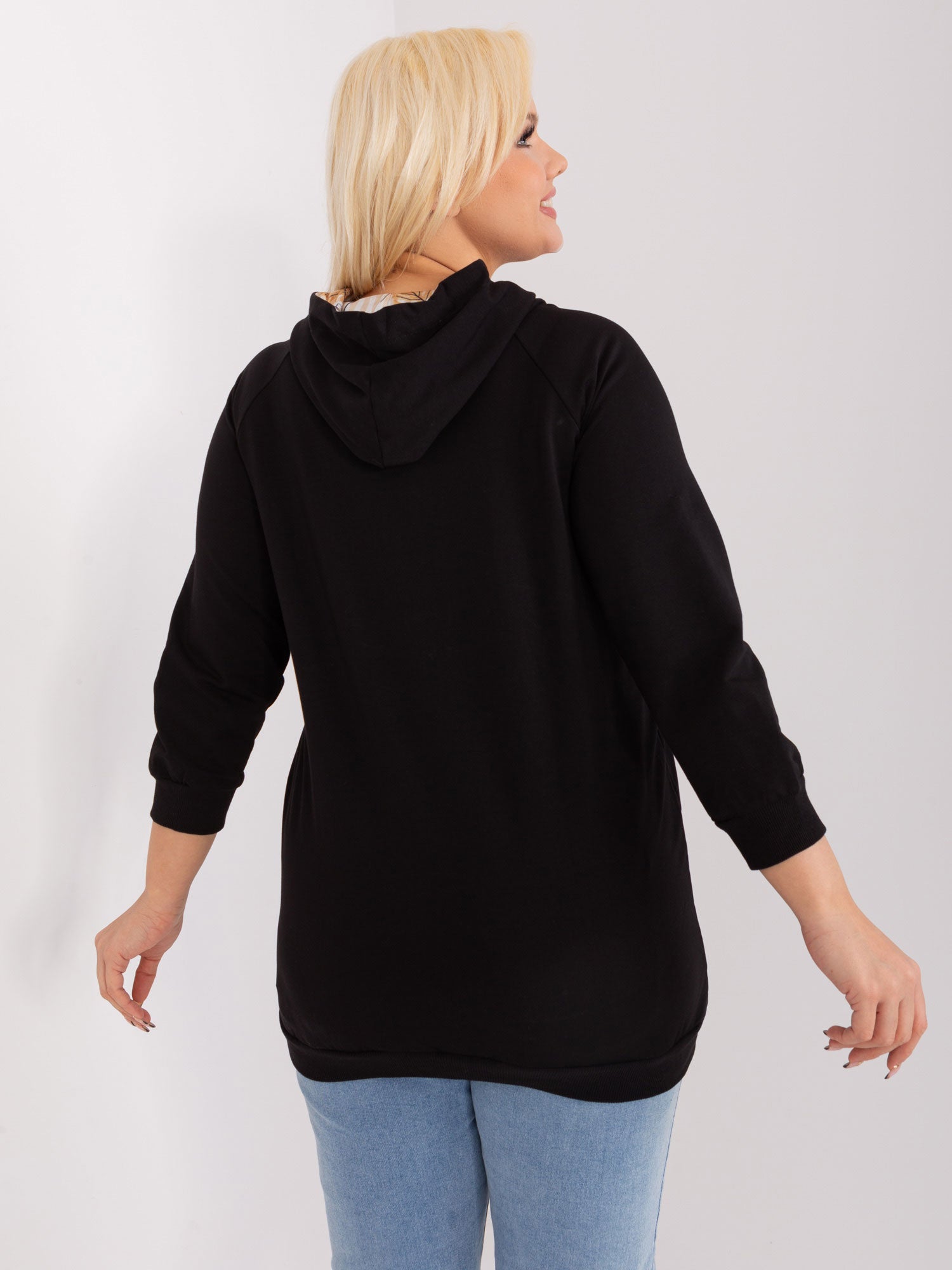 Czarna dresowa bluza plus size z podszewką
