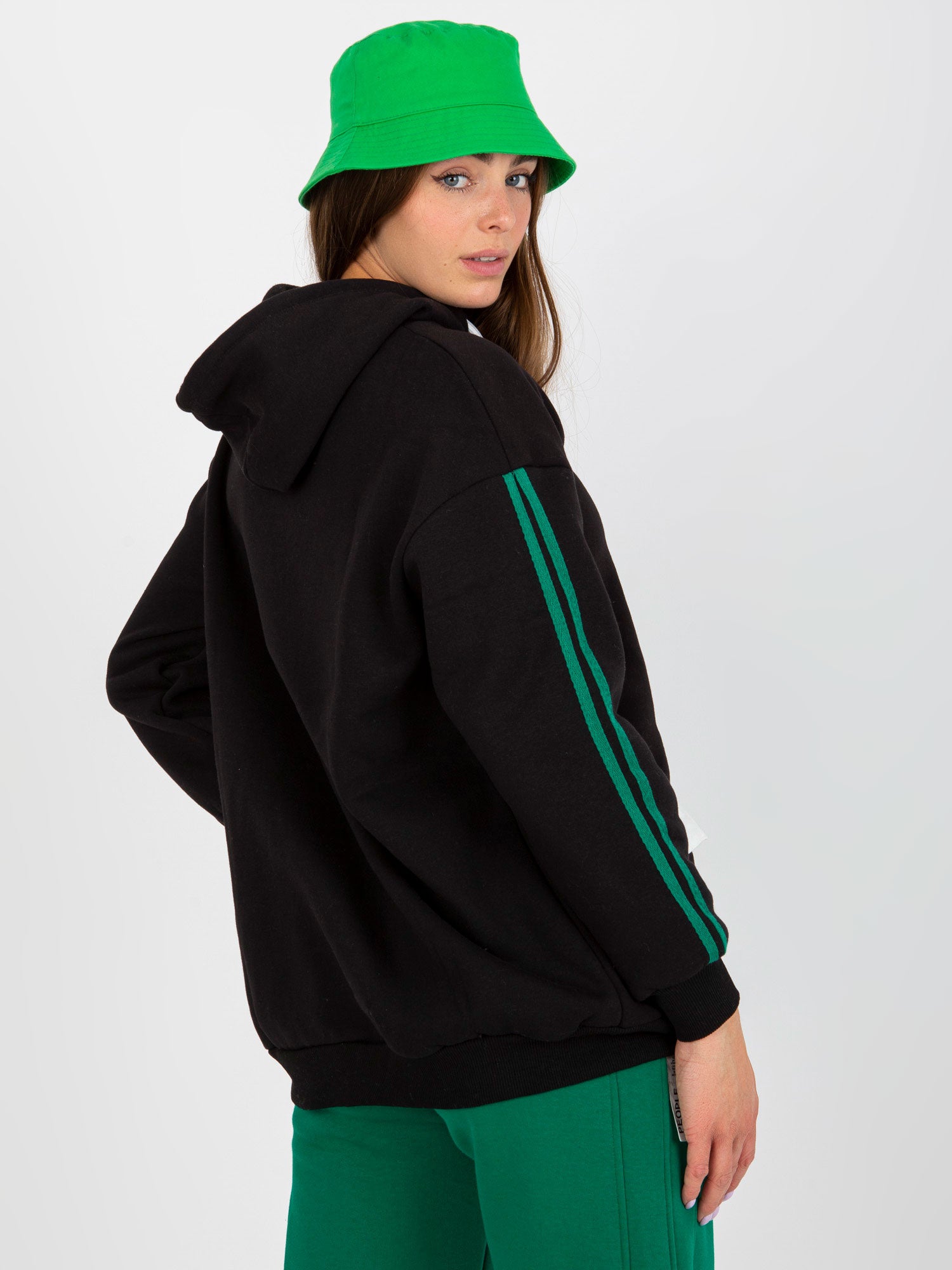 Czarna dresowa bluza z kapturem oversize